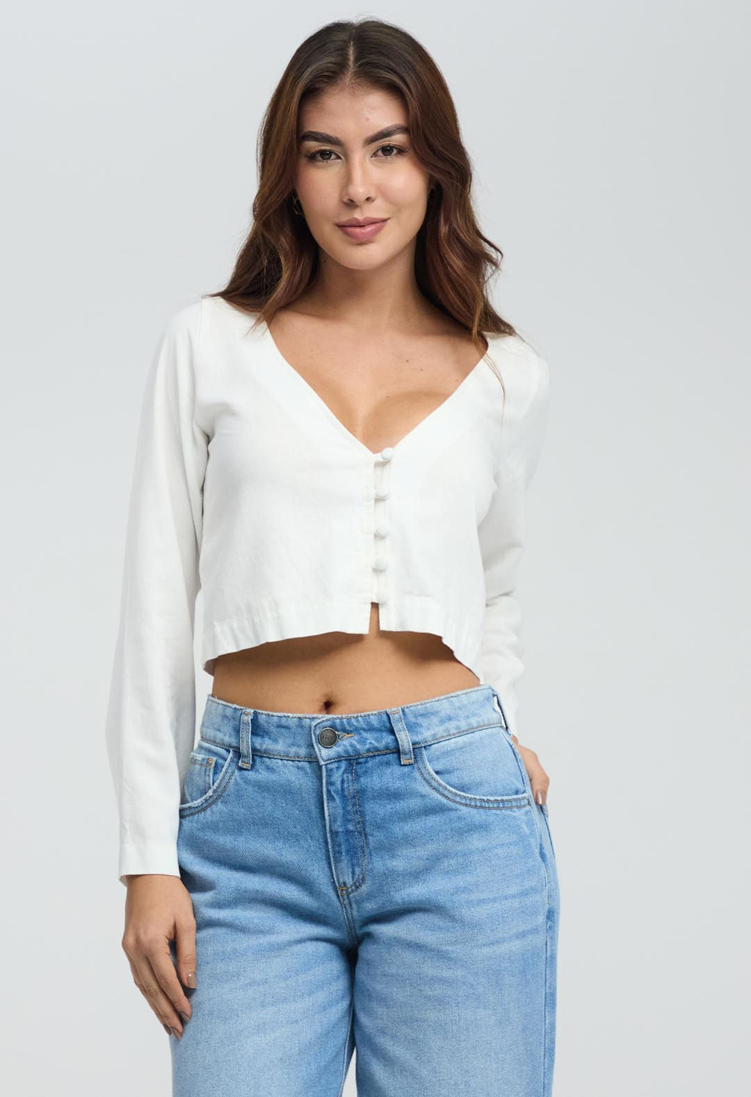 Blusa marfil con botones forrados para mujeres