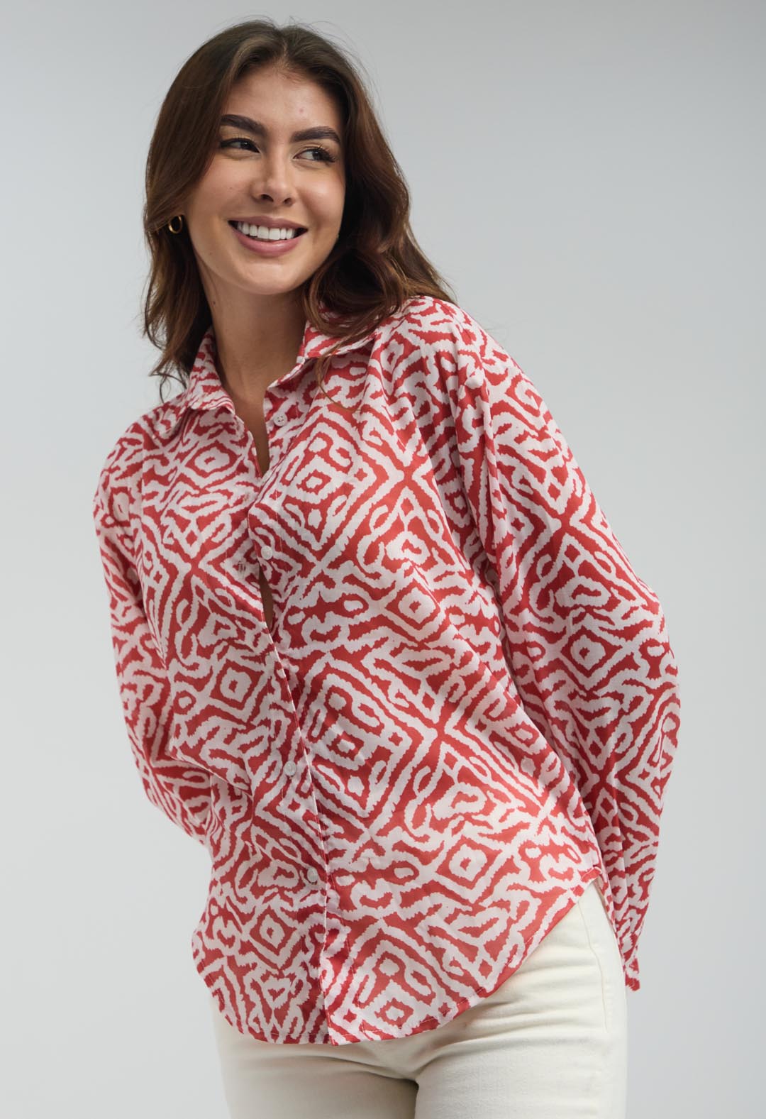 Blusa terracota estampada en cuello para mujeres