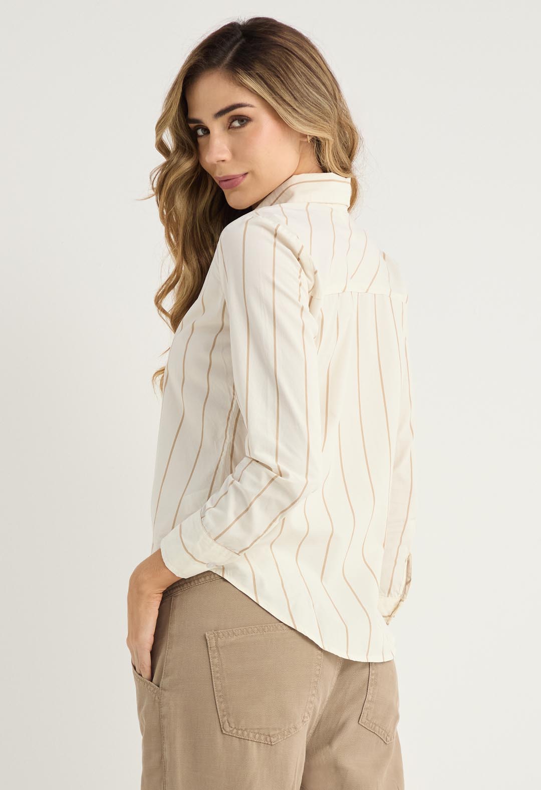 Blusa arena a rayas para mujeres