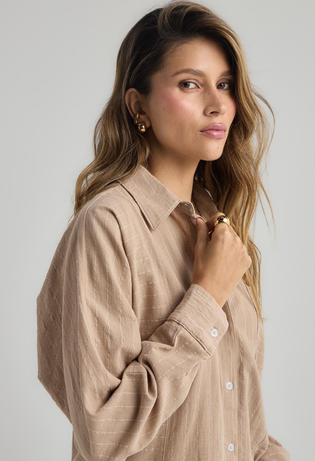Blusa marfil a rayas en contraste para mujer