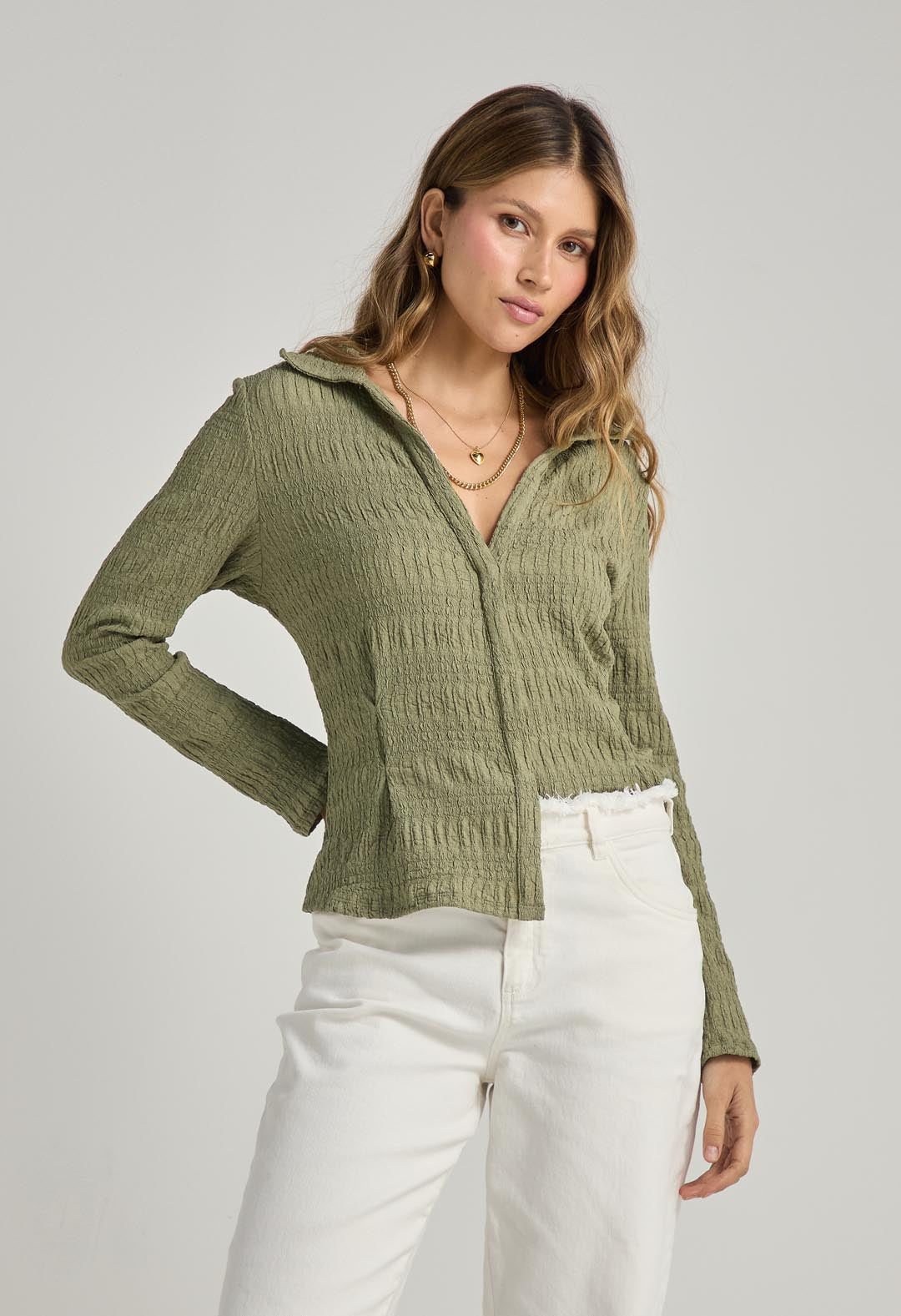Blusa verde cuello en tela con efecto para mujer
