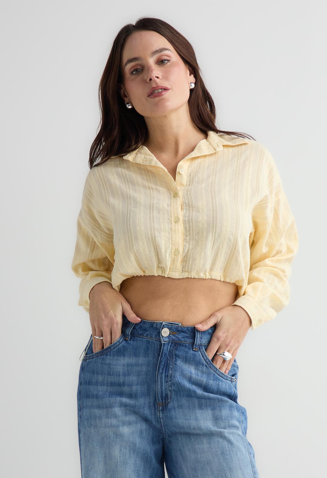 Blusa amarillo claro con jaretas en frente para mujer