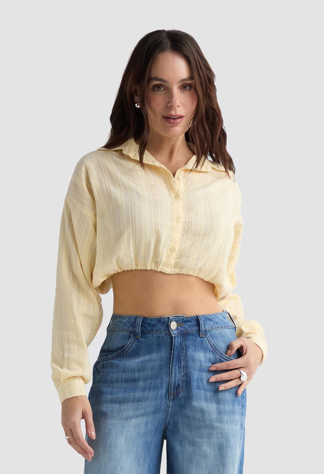 Blusa amarillo claro con jaretas en frente para mujer