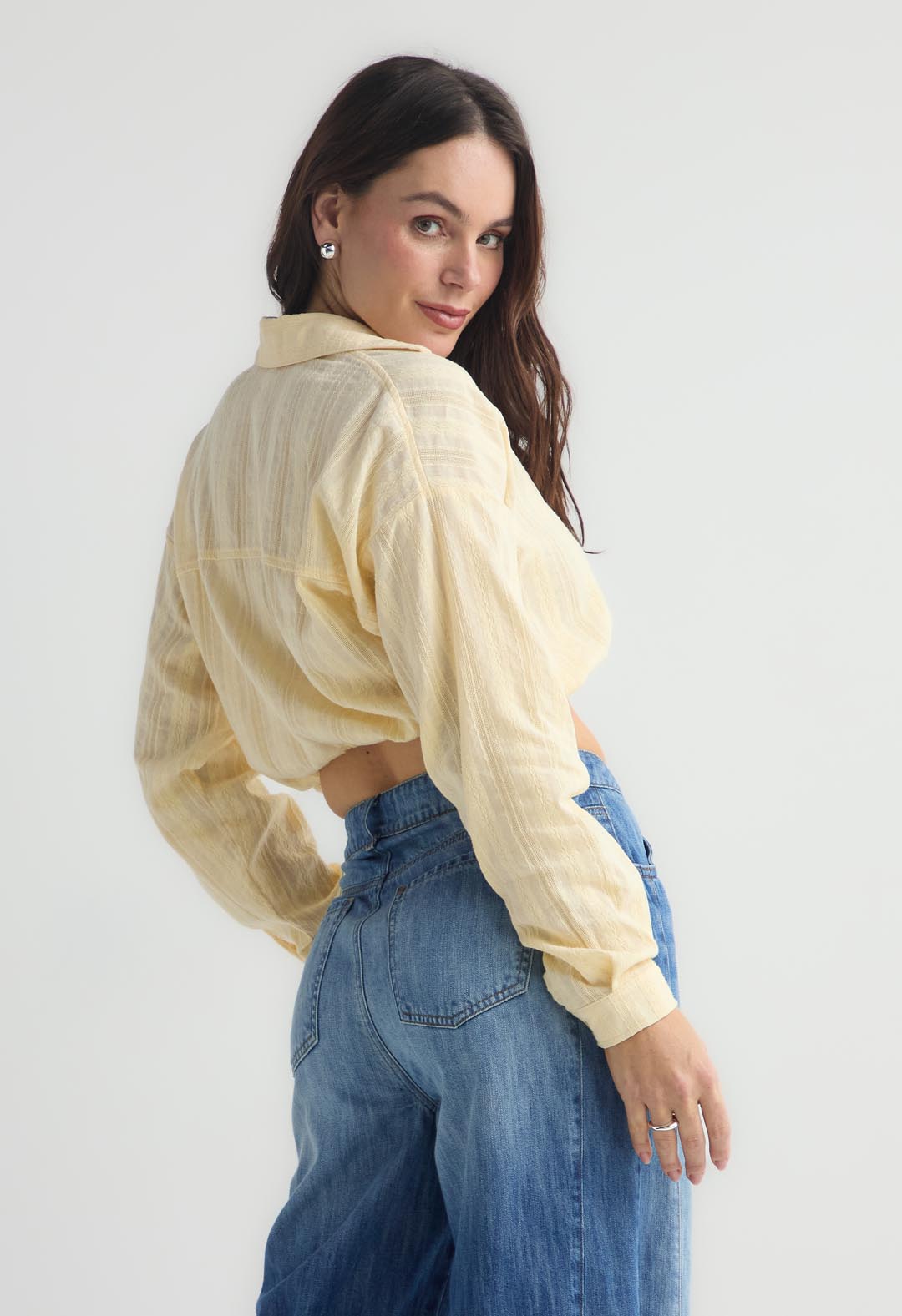 Blusa amarillo claro con jaretas en frente para mujer