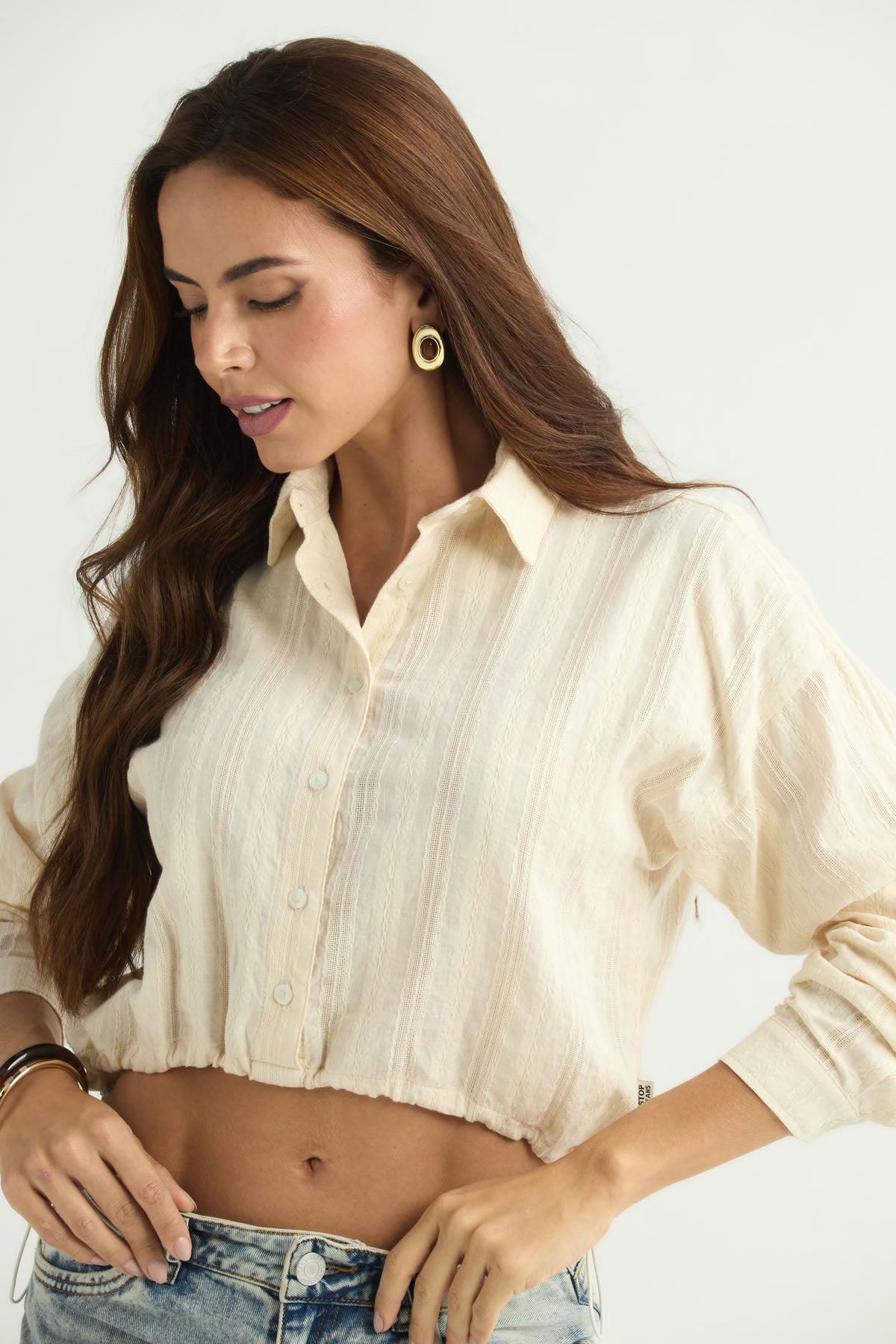 Blusa arena con jaretas en frente para mujer