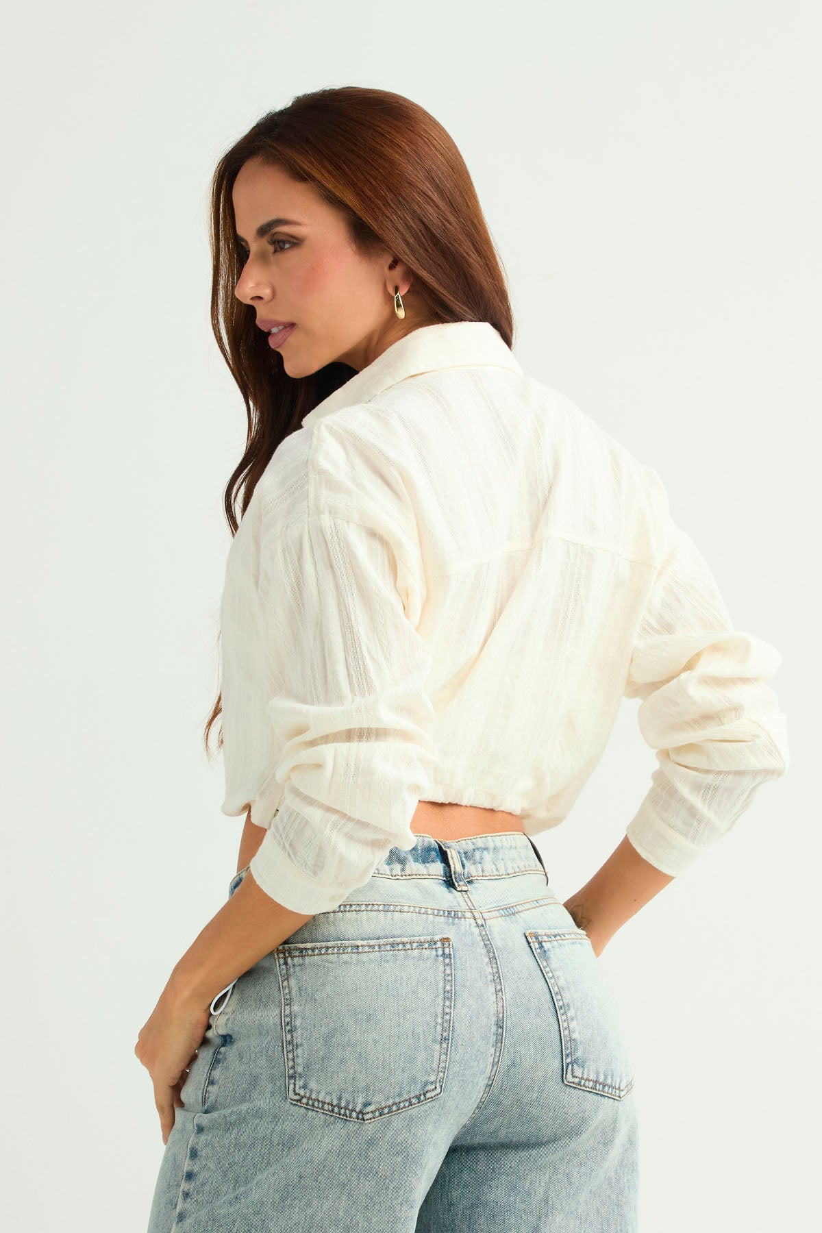 Blusa marfil con jaretas en frente para mujer