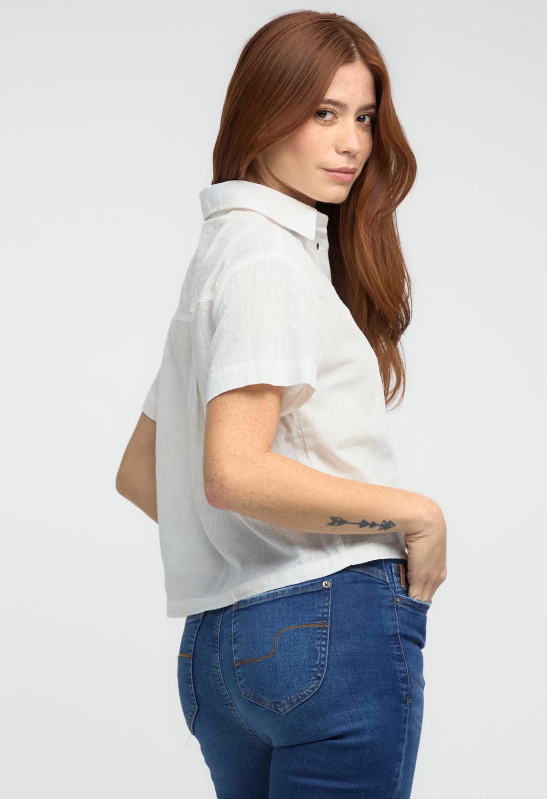 Blusa crop blanca1 en ojalillo para mujeres