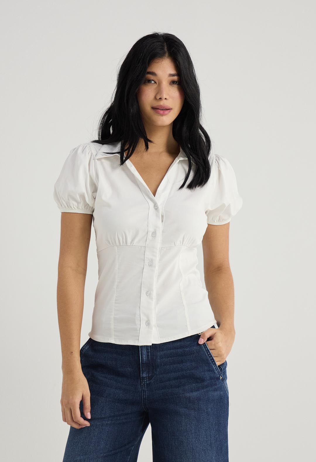 Blusa marfil con cortes para mujer