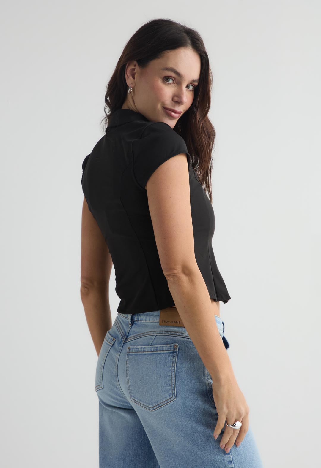 Blusa negra con cremallera para mujer