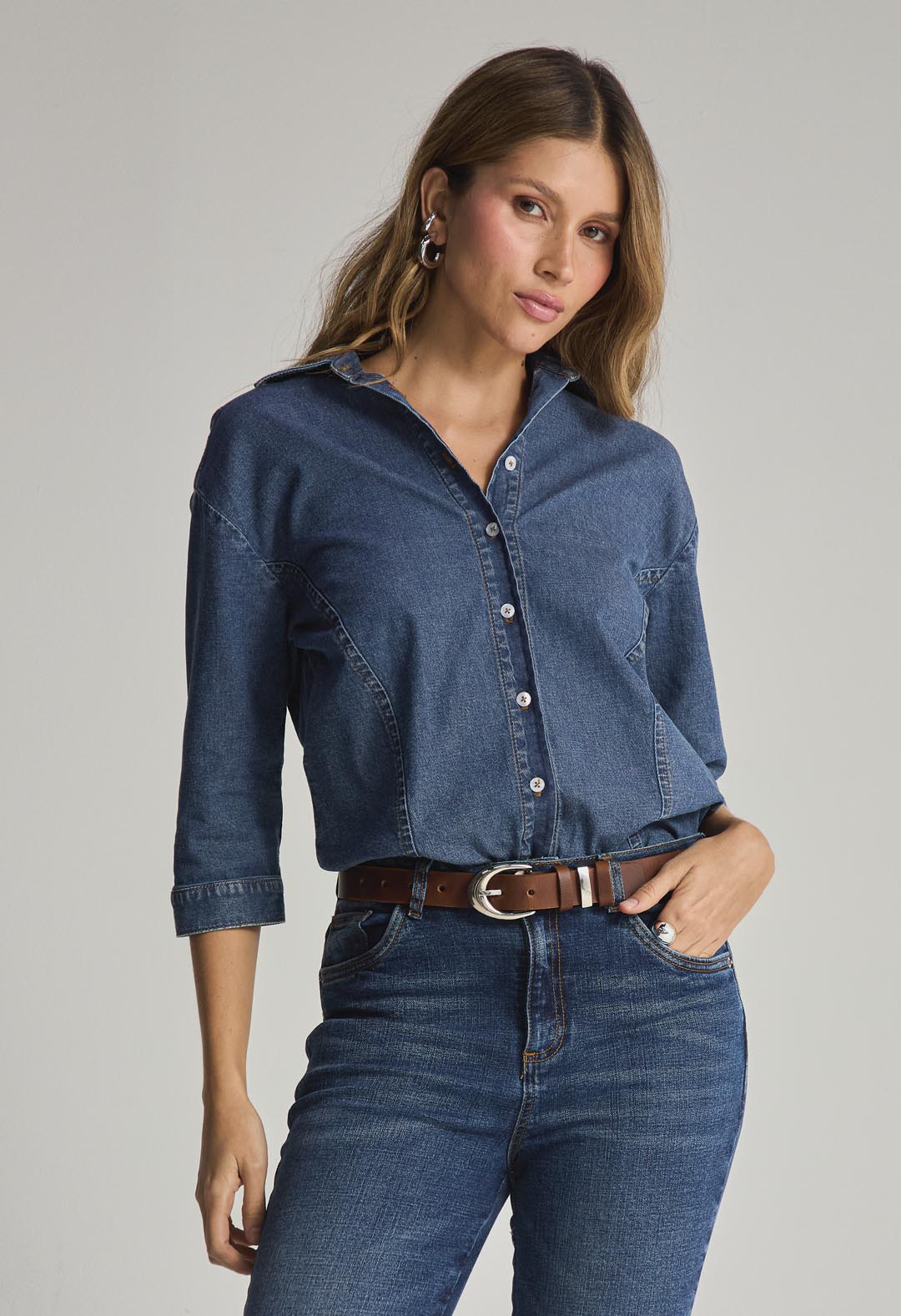 Blusa tono medio básica para mujer