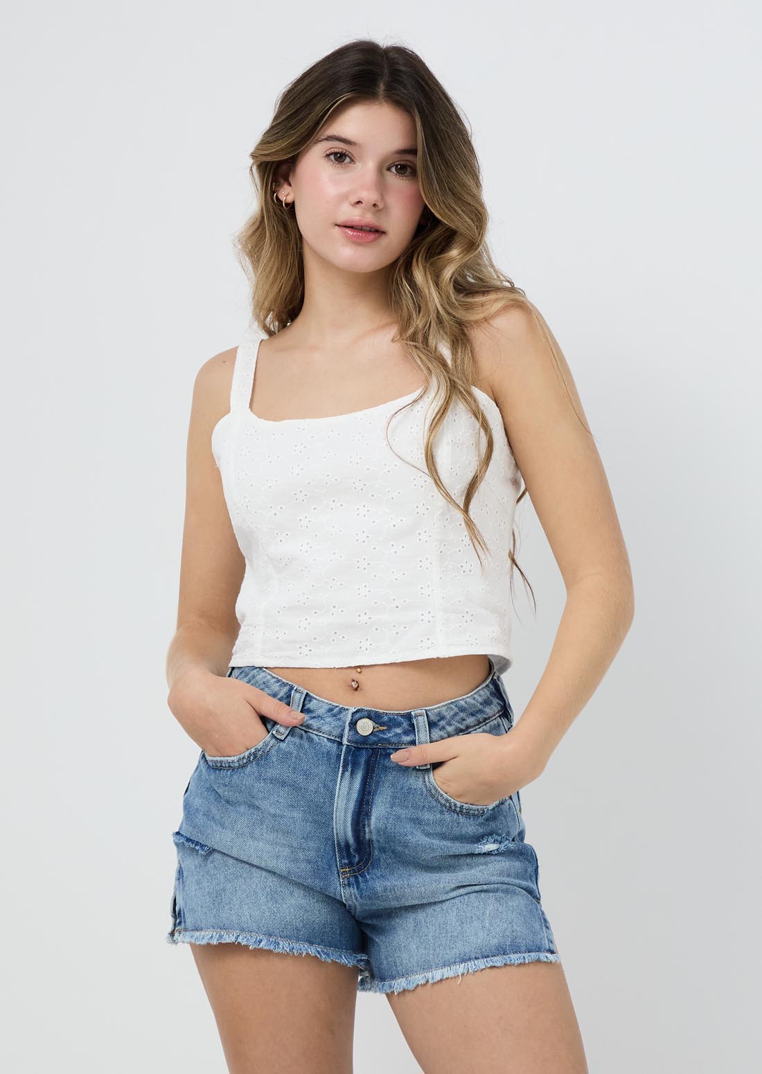 Blusa marfil en ojalillo para jóvenes