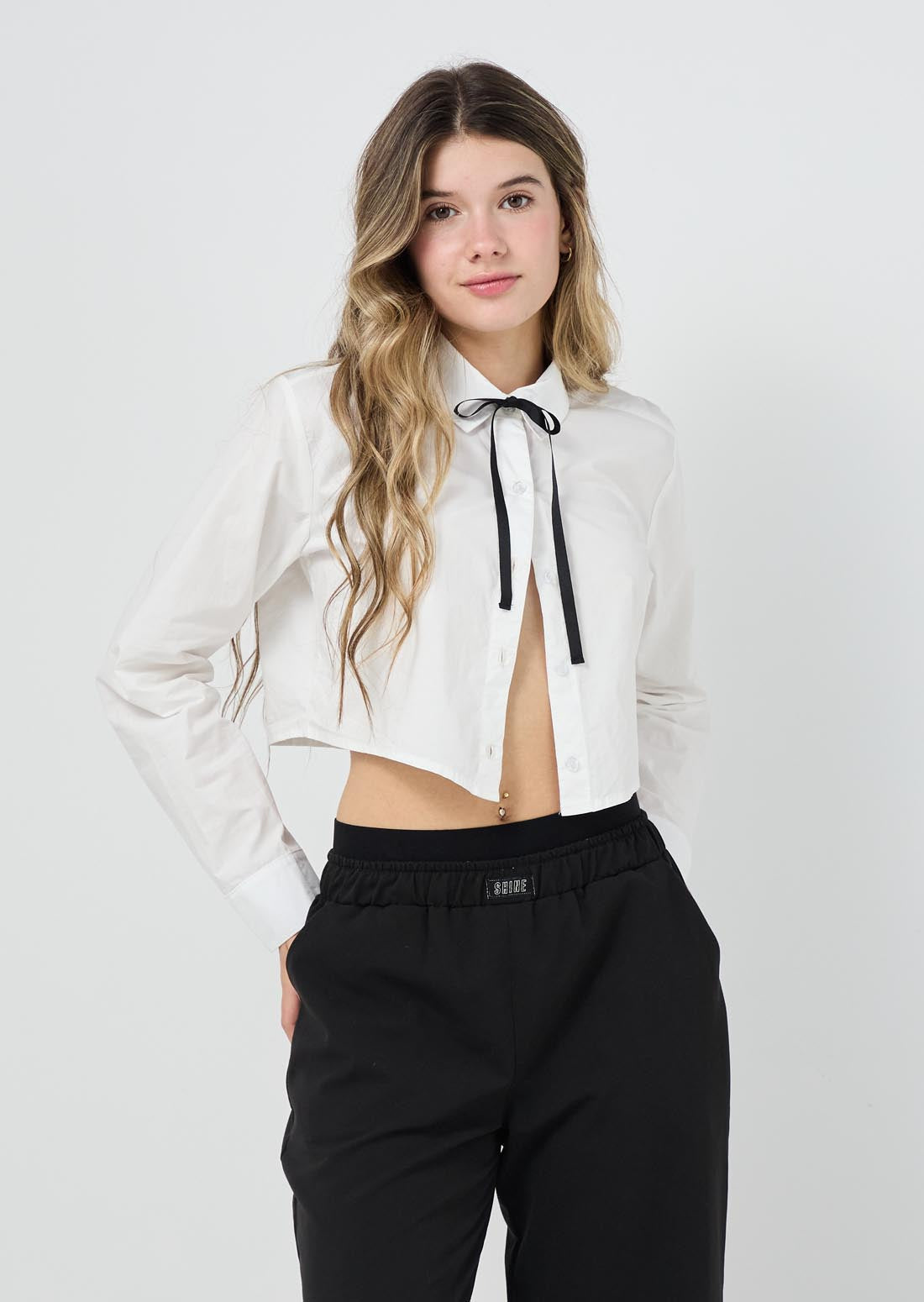 Blusa marfil con moño en frente para jóvenes