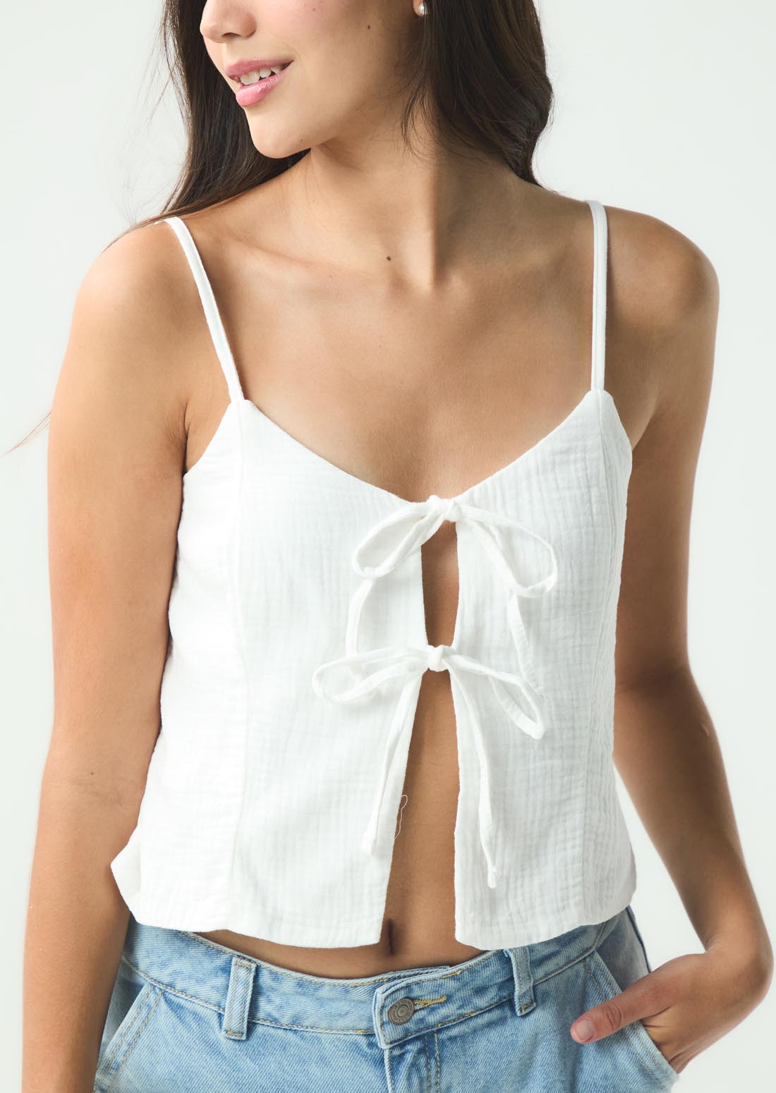 Blusa marfil con amarre en frente para jóvenes