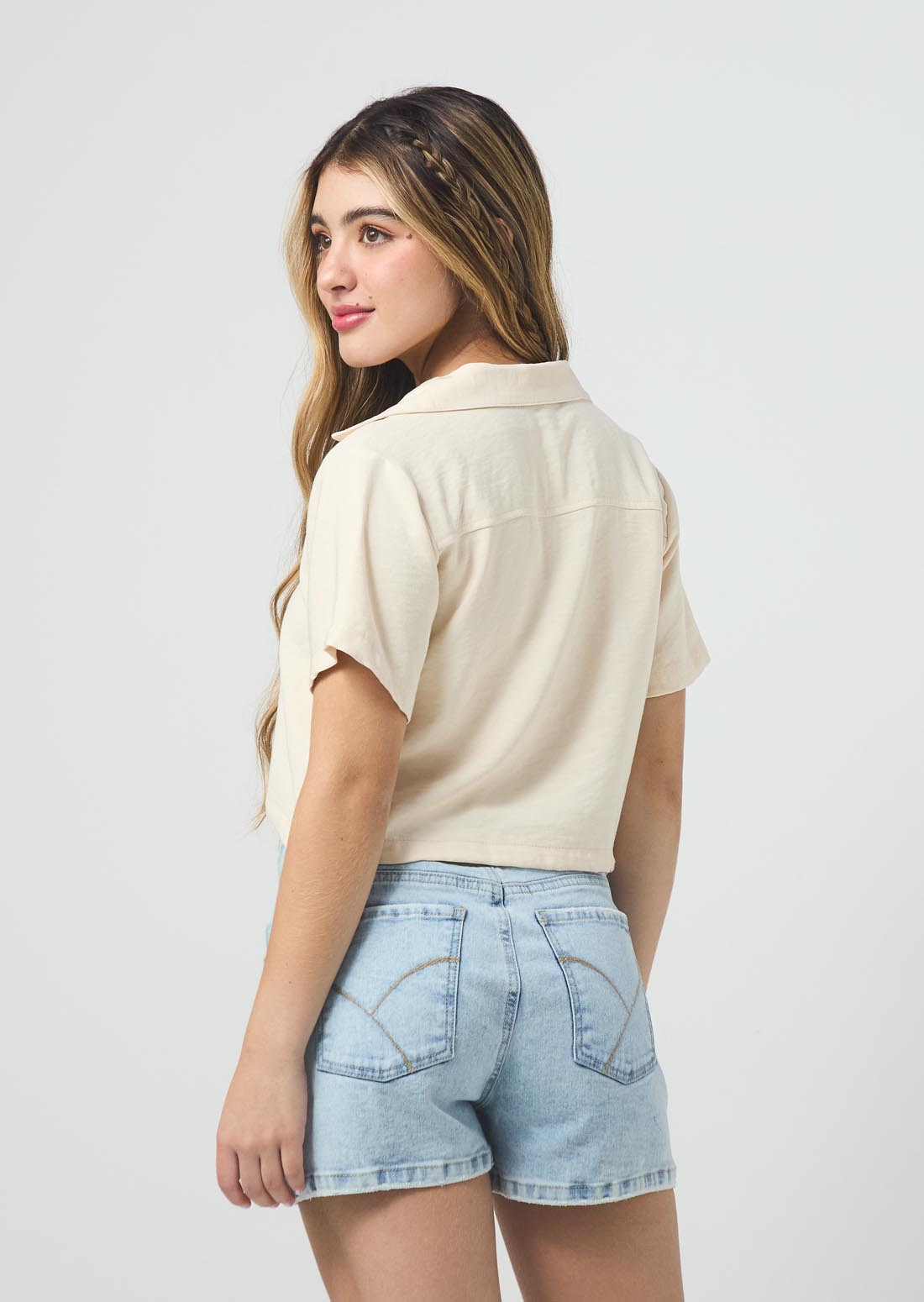 Blusa vainilla con moño decorativo para jóvenes