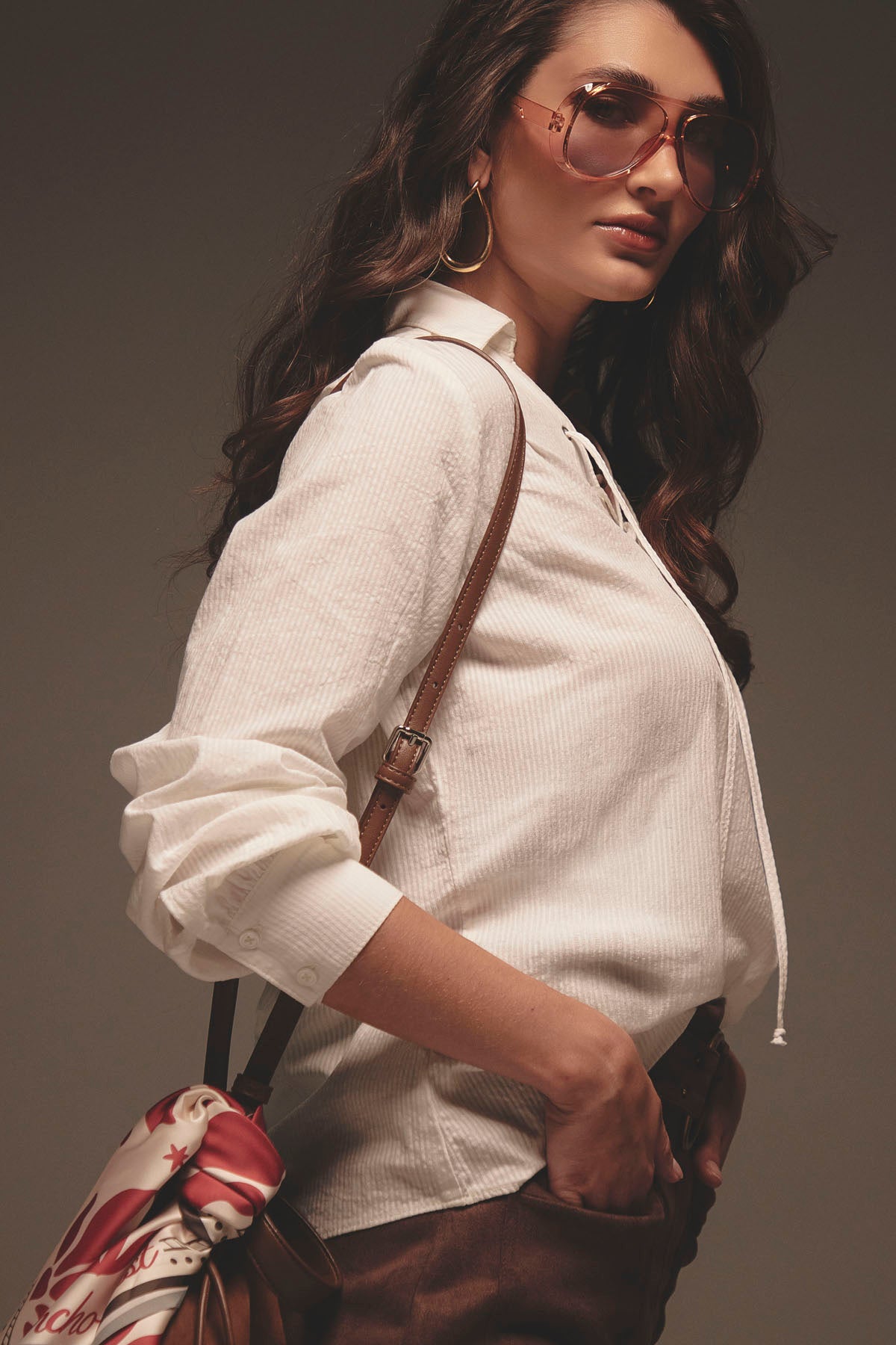 Blusa blanca con amarre en frente para mujer