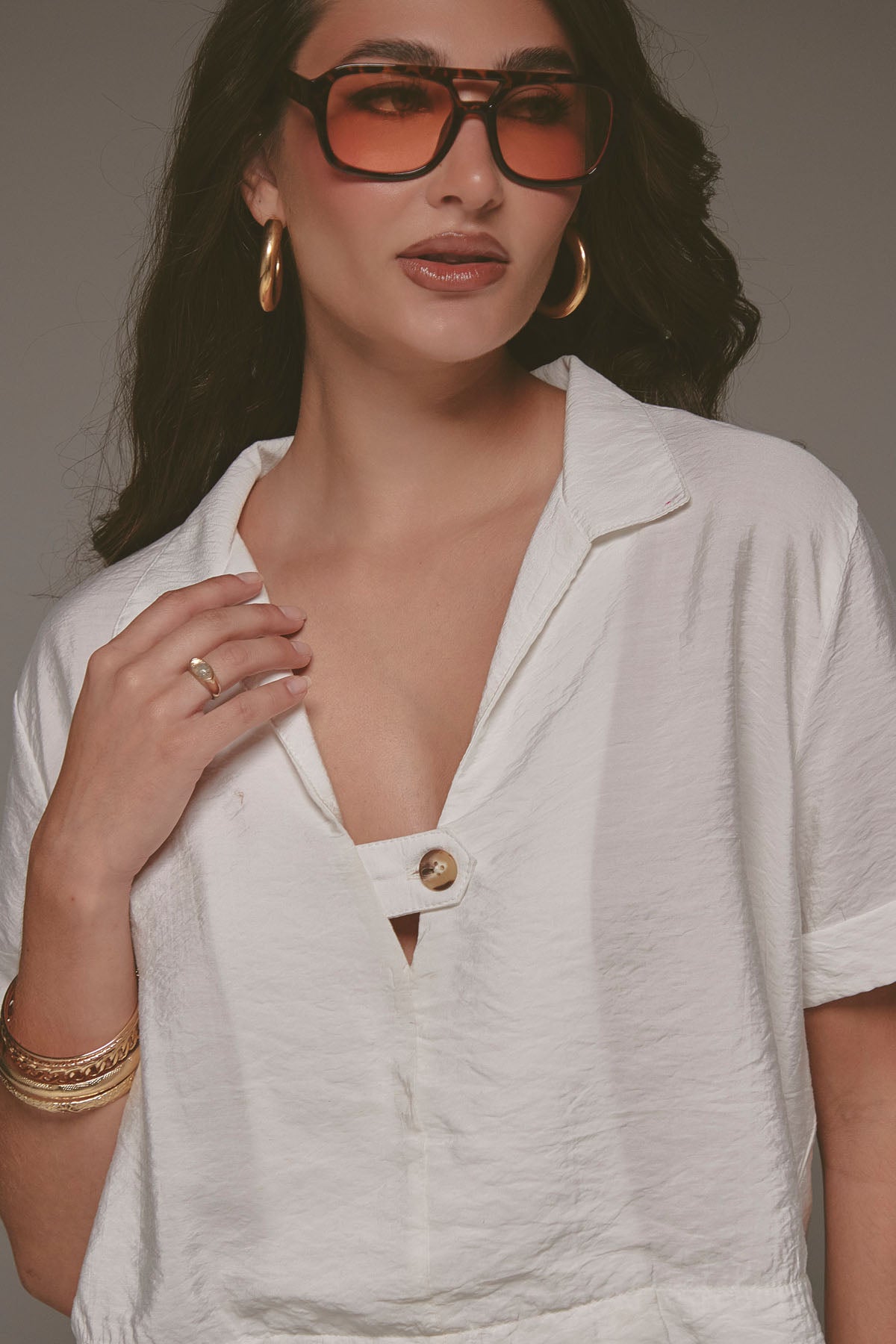 Blusa marfil y cuello camisero en V para mujer