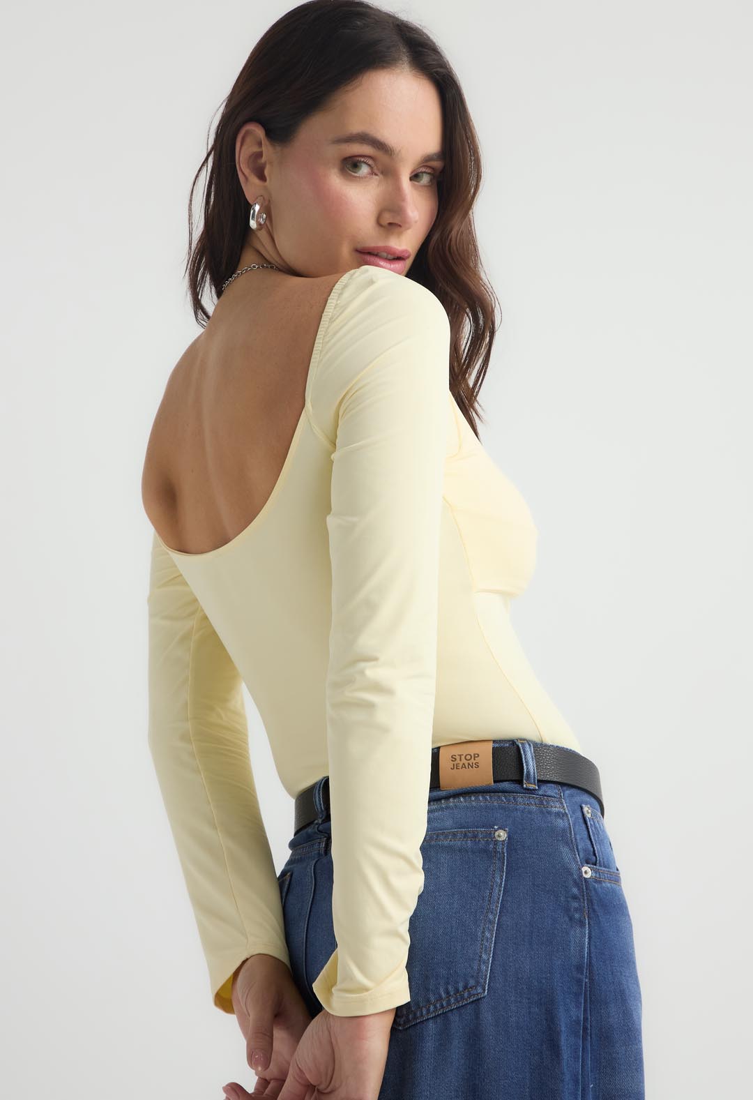 Body amarillo claro con recogido en frente para mujer