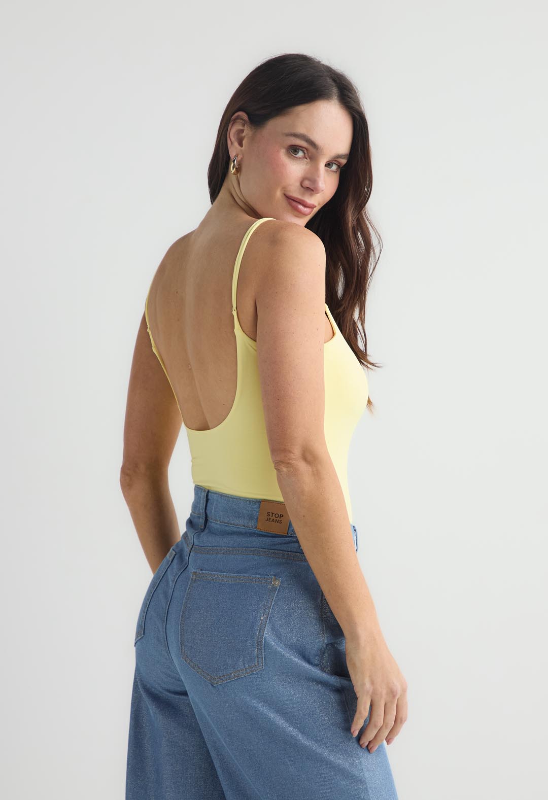 Body amarillo claro con espalda descubierta para mujer