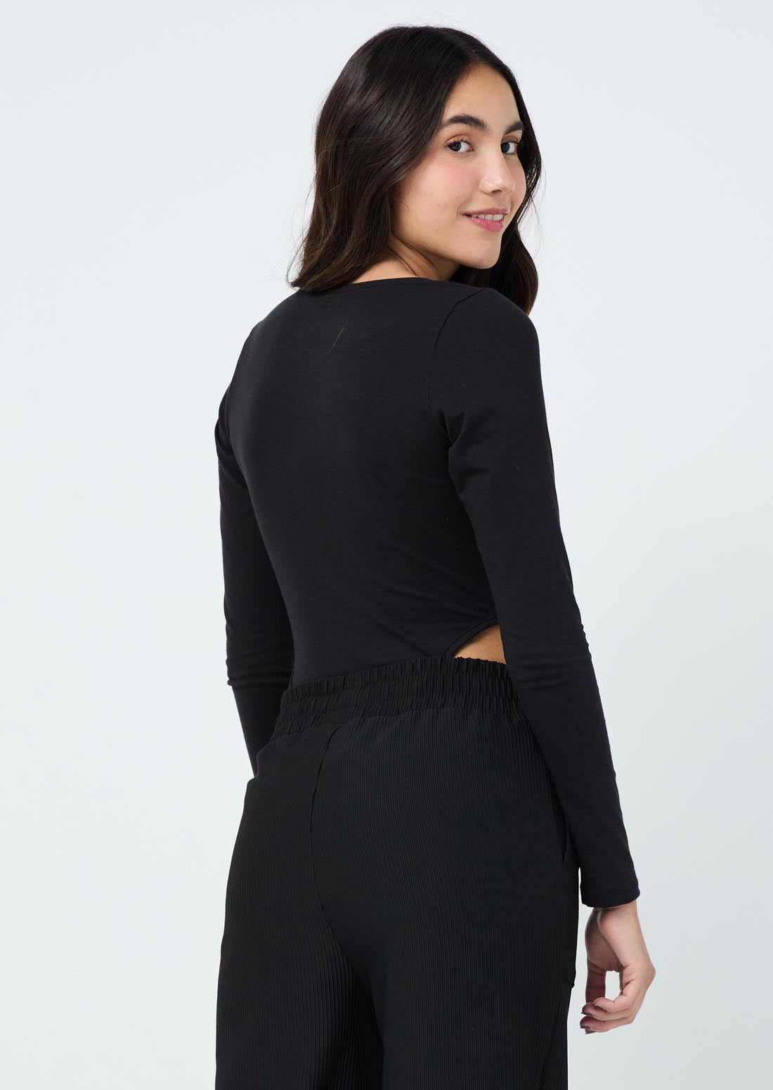 Body negro con abertura en costados para jóvenes