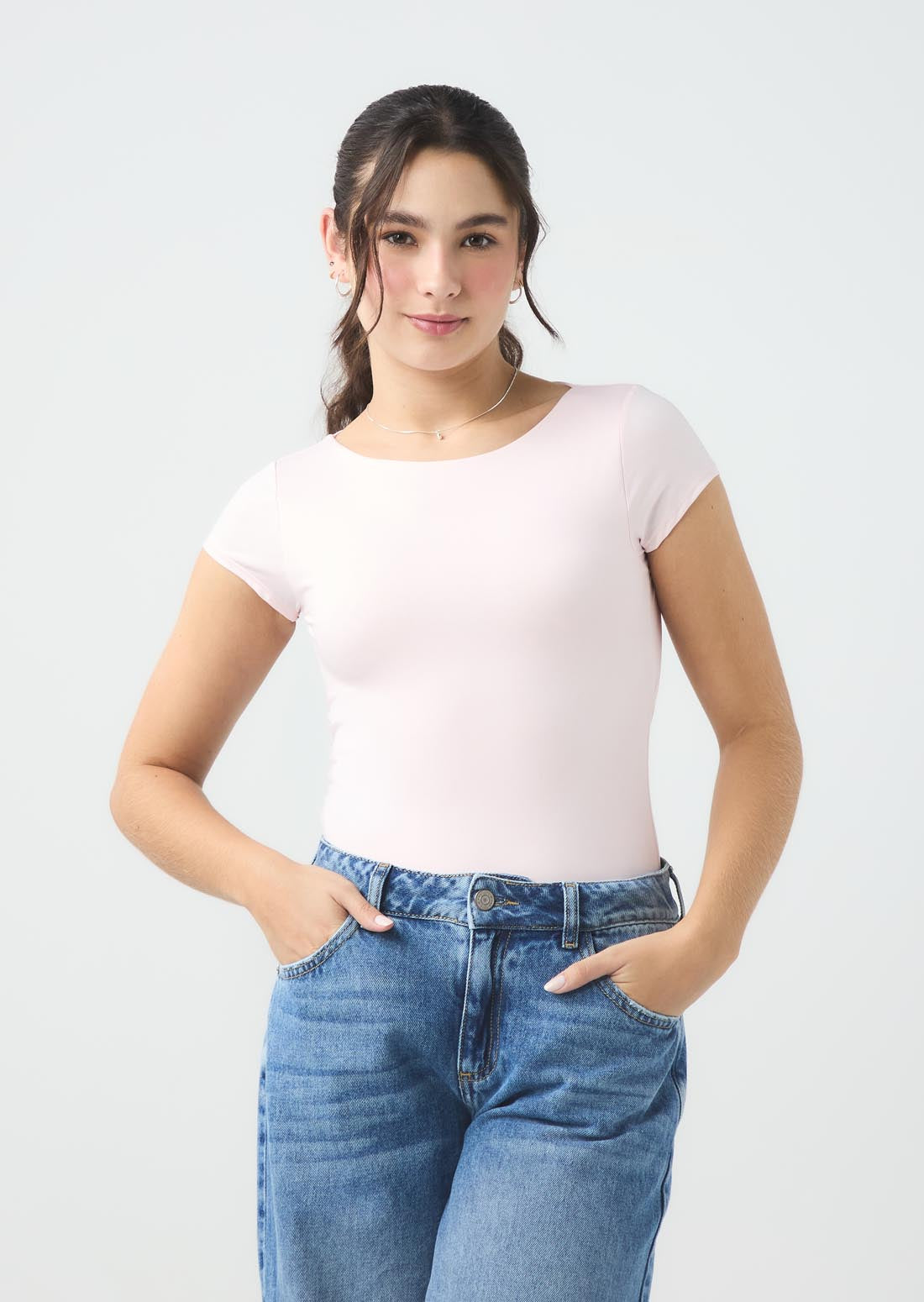Body rosa pastel con escote en espalda para jóvenes