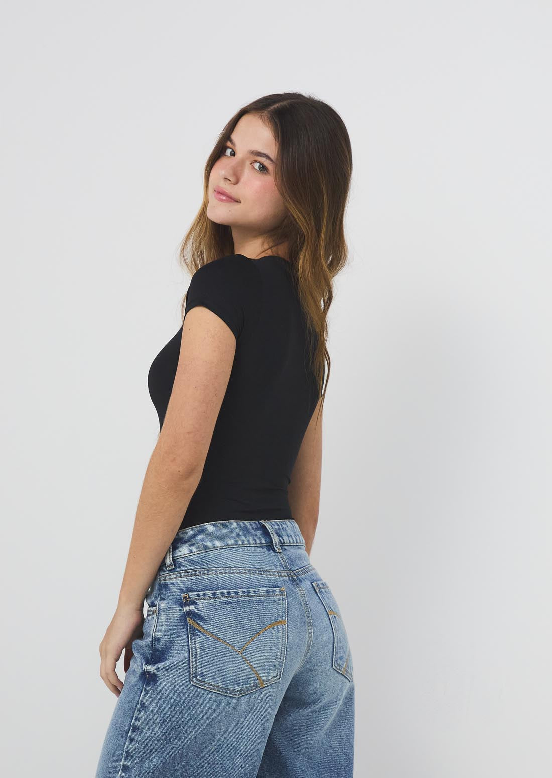 Body negro manga corta para jóvenes