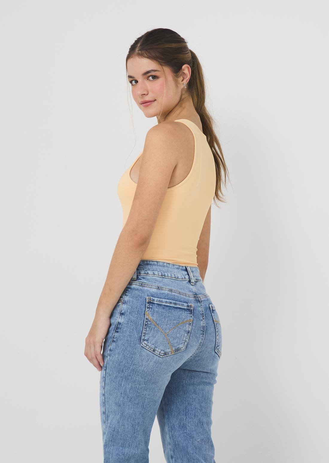 Body naranja fondo entero para jóvenes