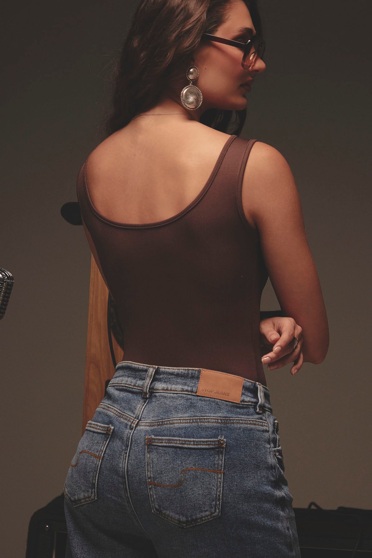 Body café oscuro con sesgos para mujer