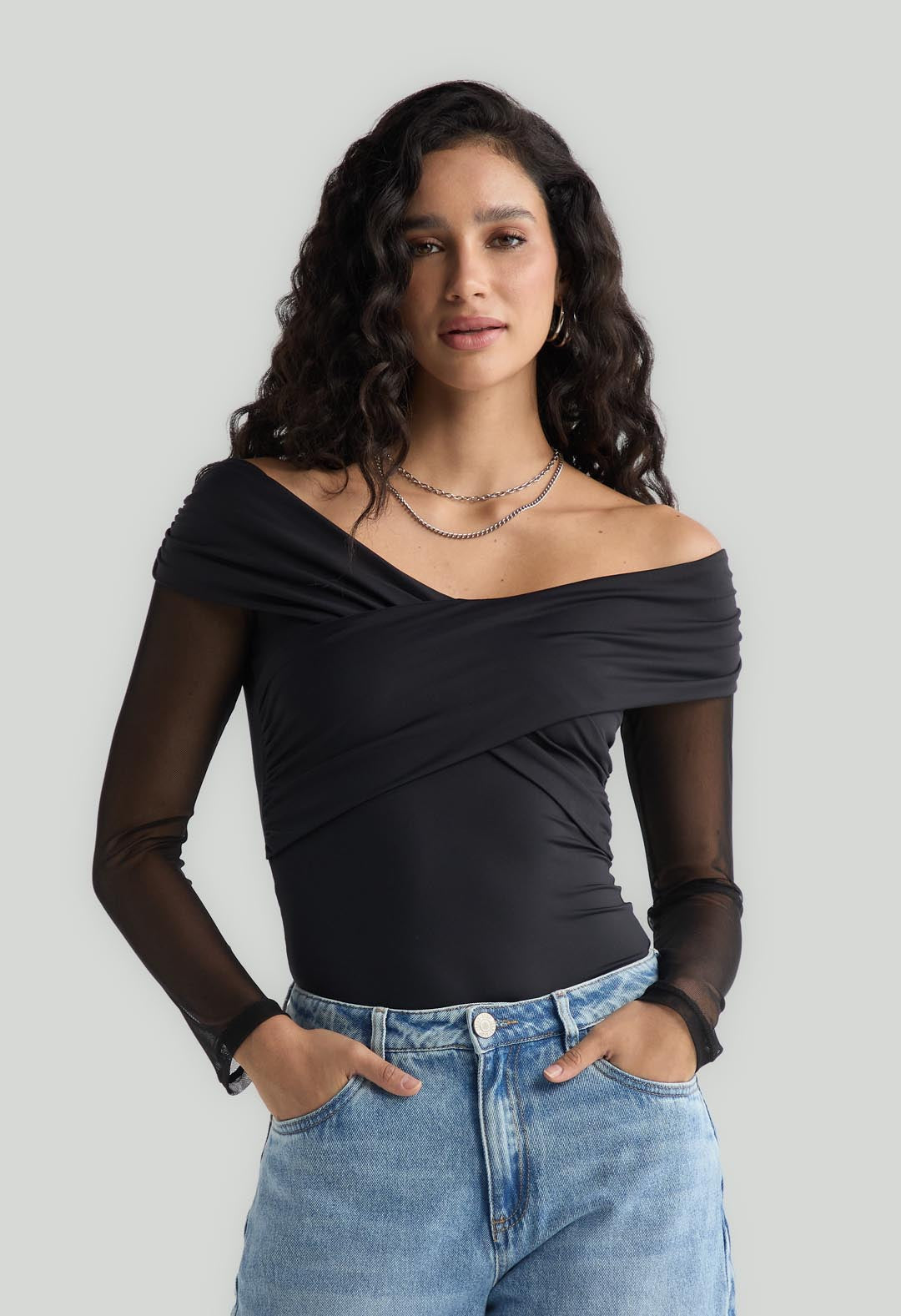 Body negro con drapeado enfrente para mujer