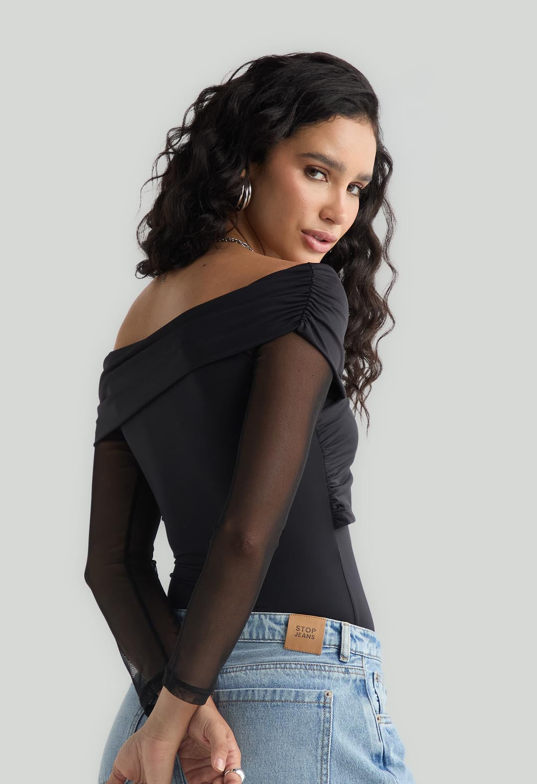 Body negro con drapeado enfrente para mujer