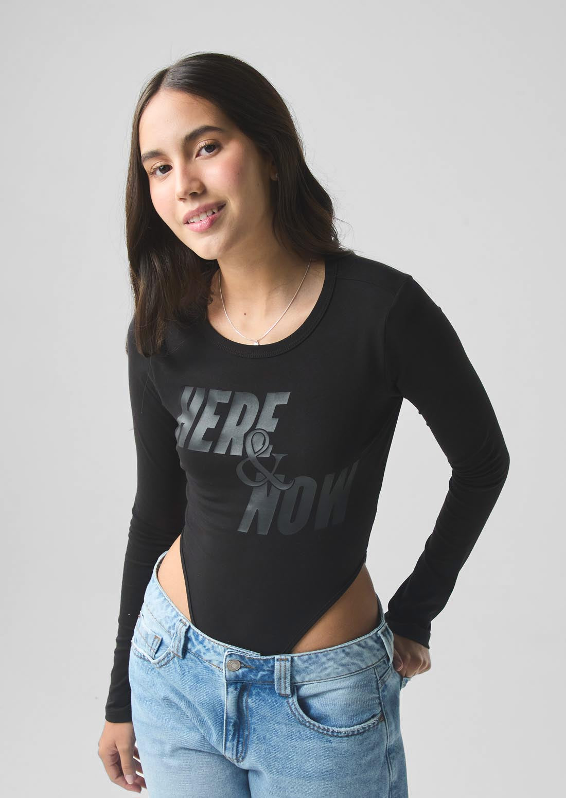 Body negro estampado en frente para jóvenes