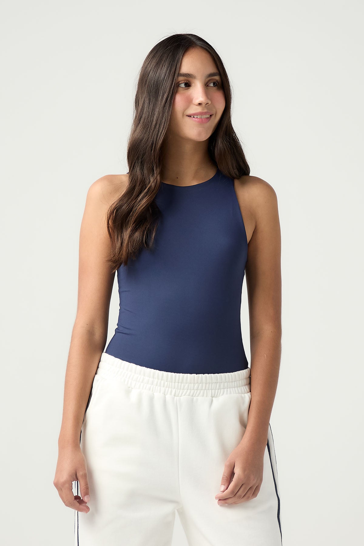 Body azul oscuro con cuello redondo para jóvenes