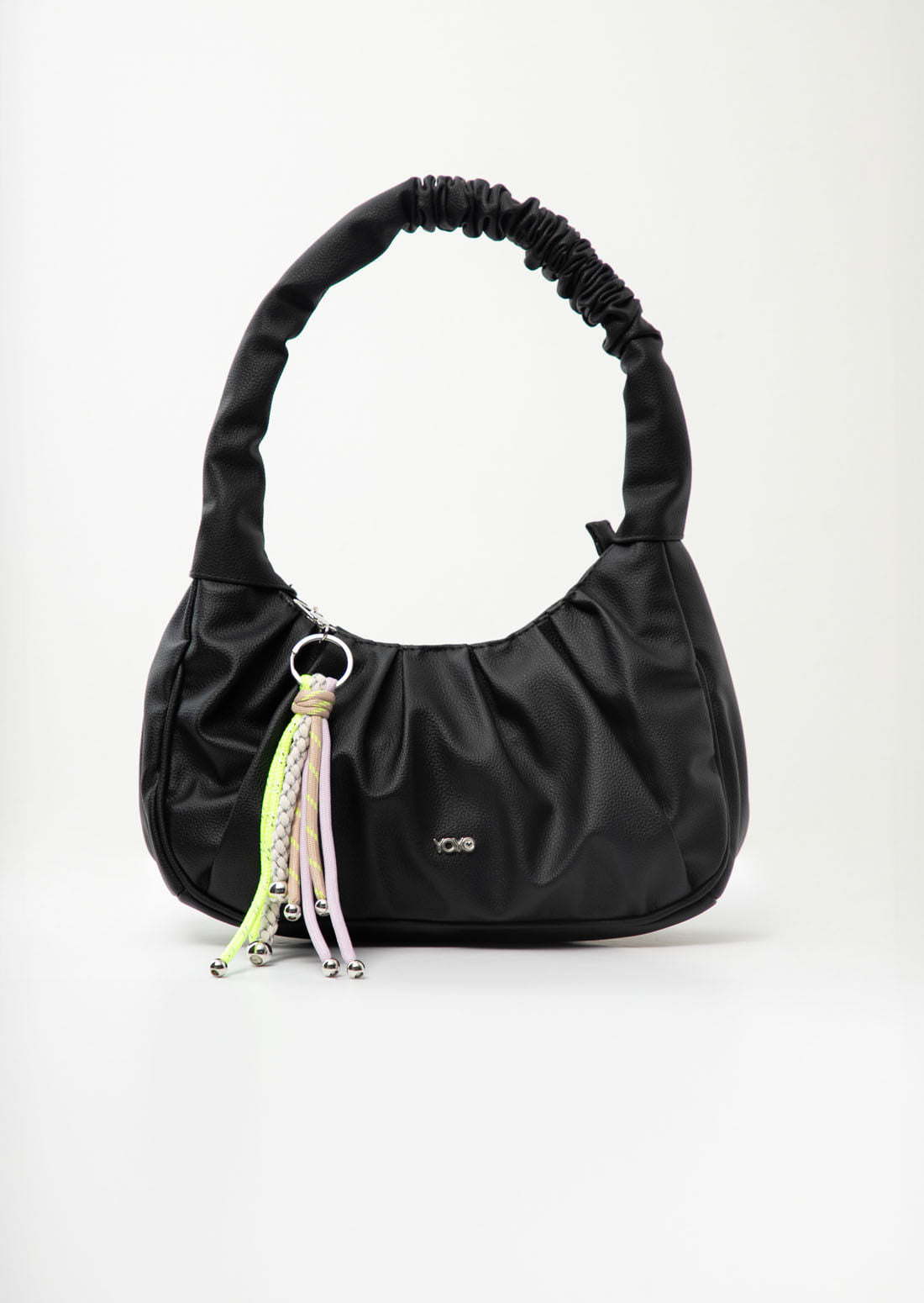 Bolso negro de cargadera