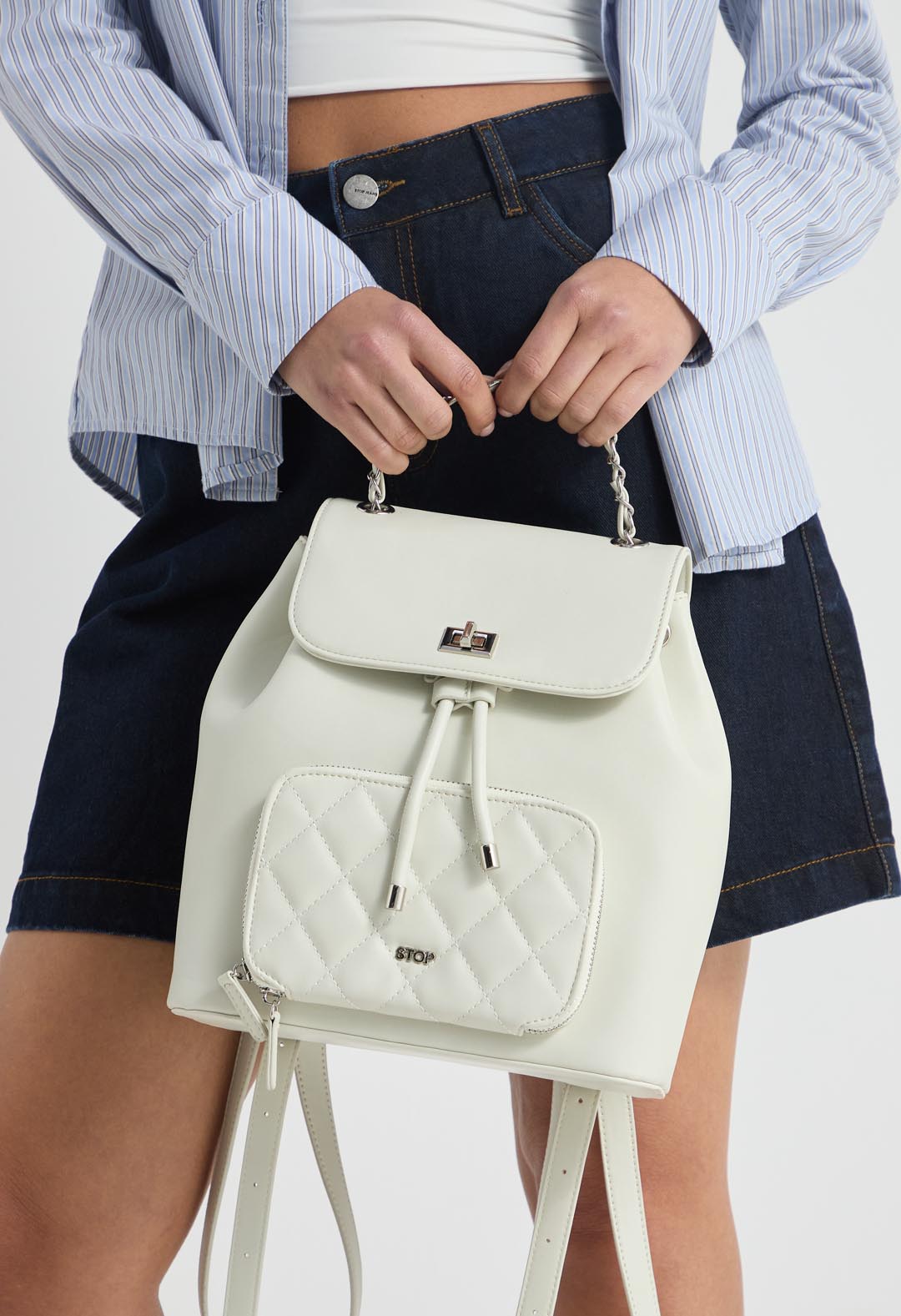 Morral pequeño marfil con cadena