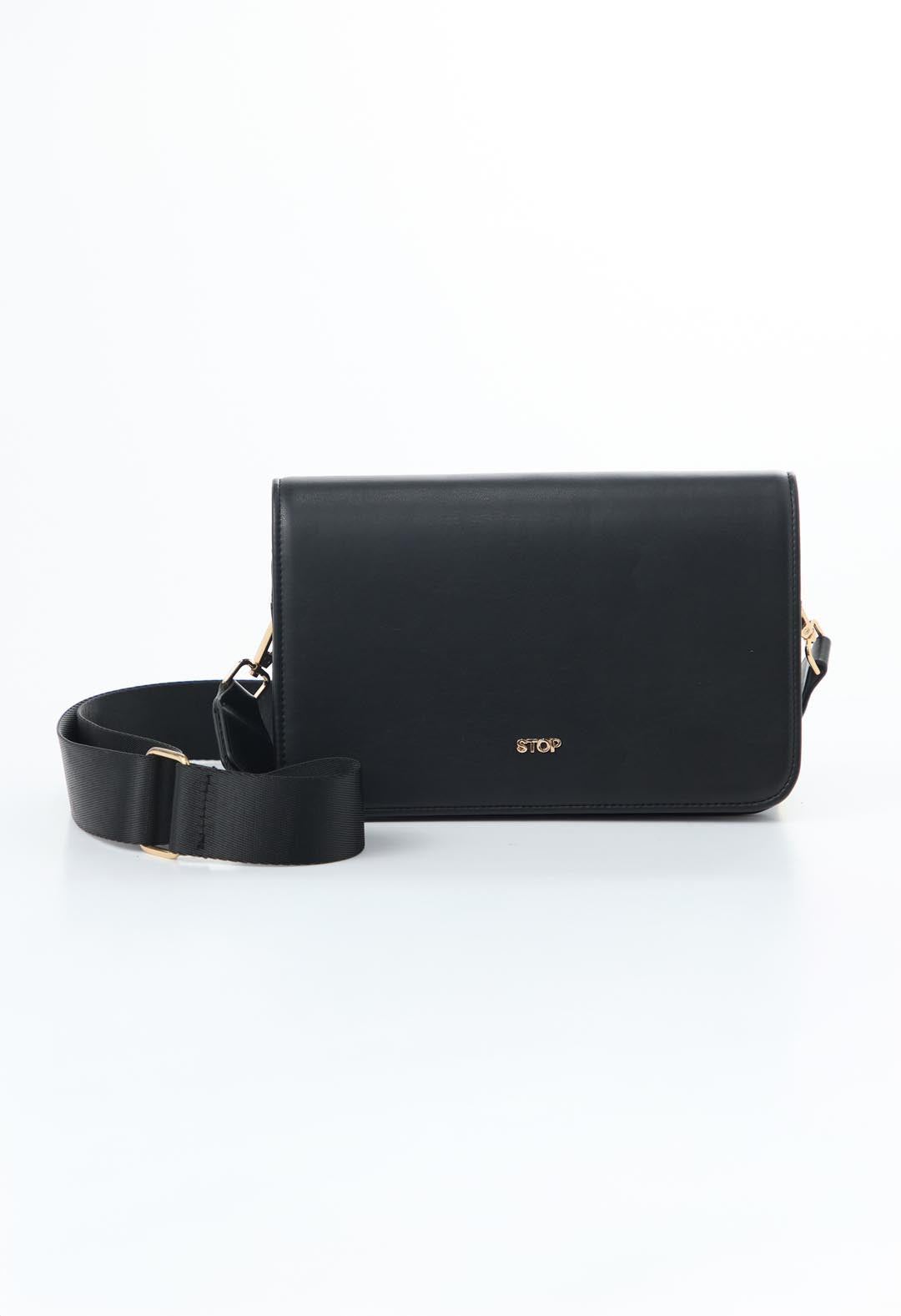Bolso negro con cadena