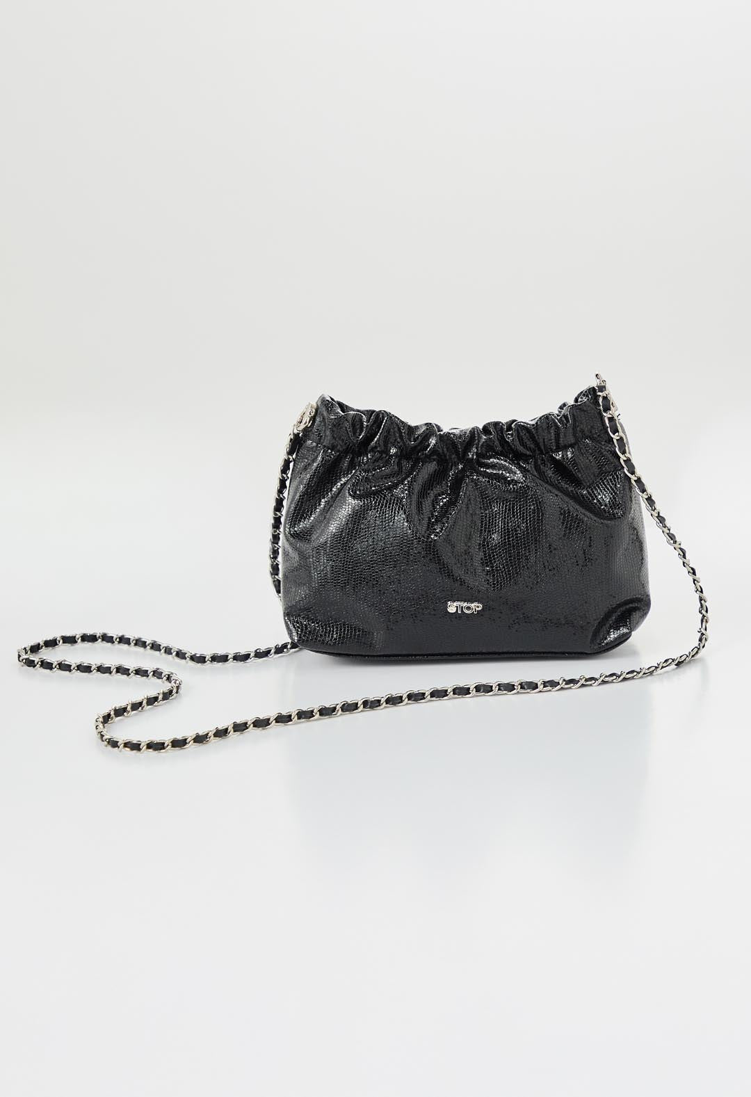 Bolso tipo bandolera negro con brillos