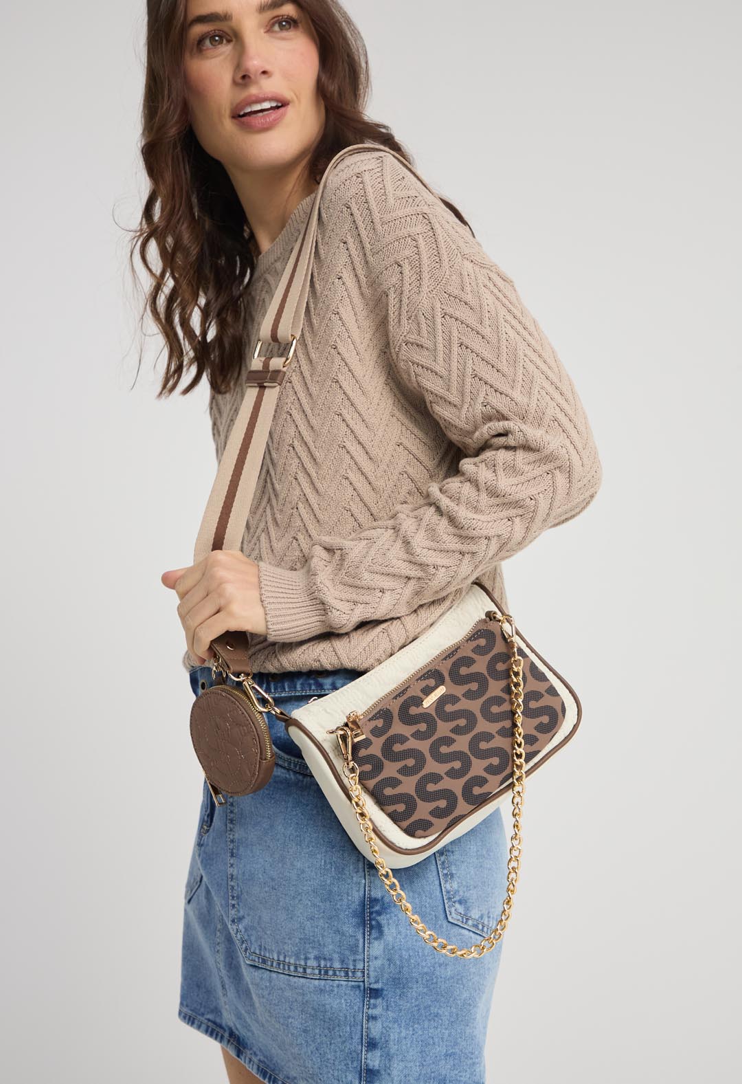 Bolso marfil tipo bandolera