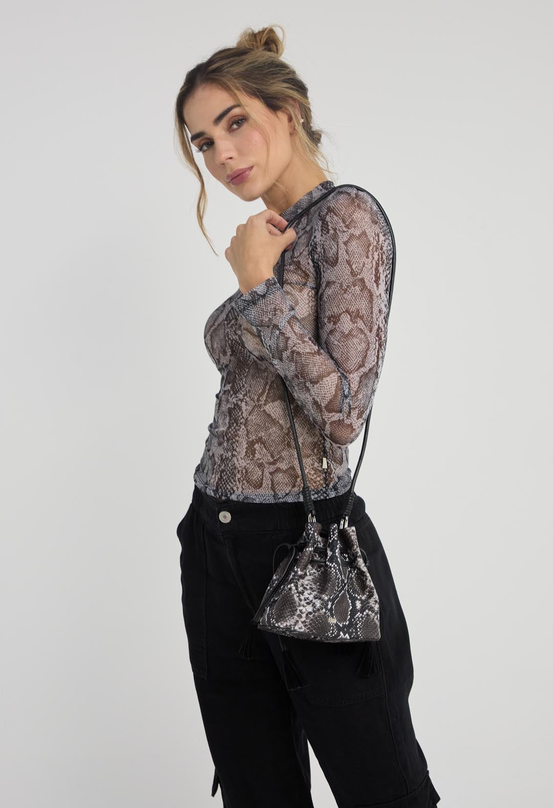 Bolso negro animal print