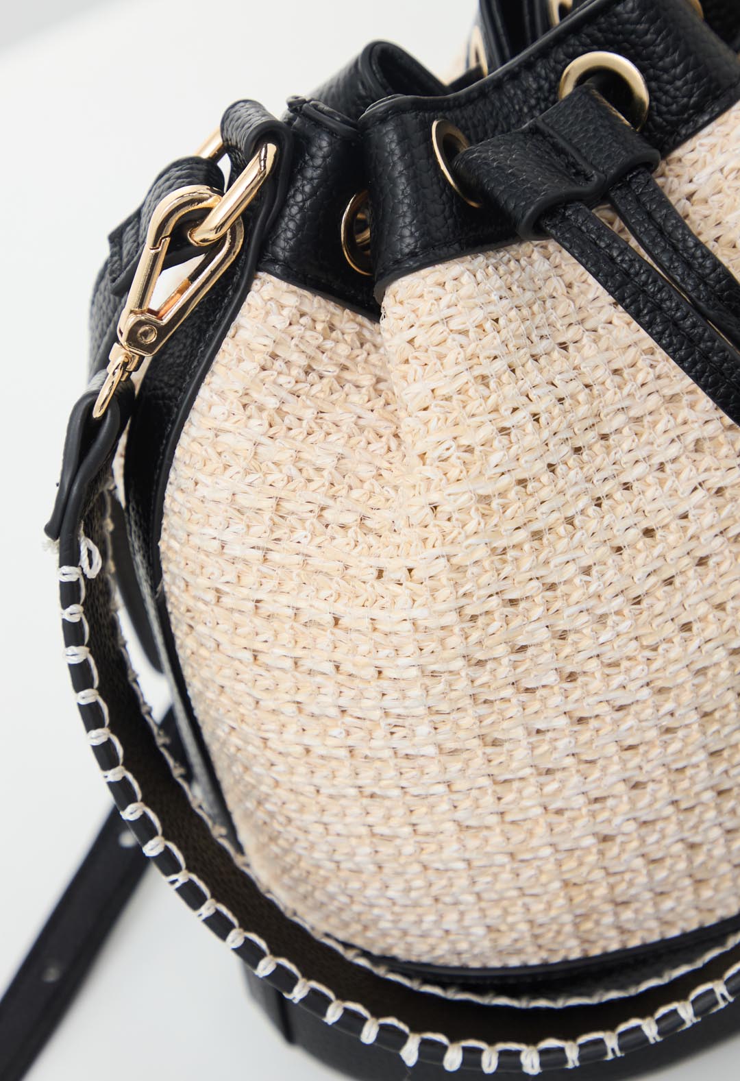 Bolso marfil con recogido