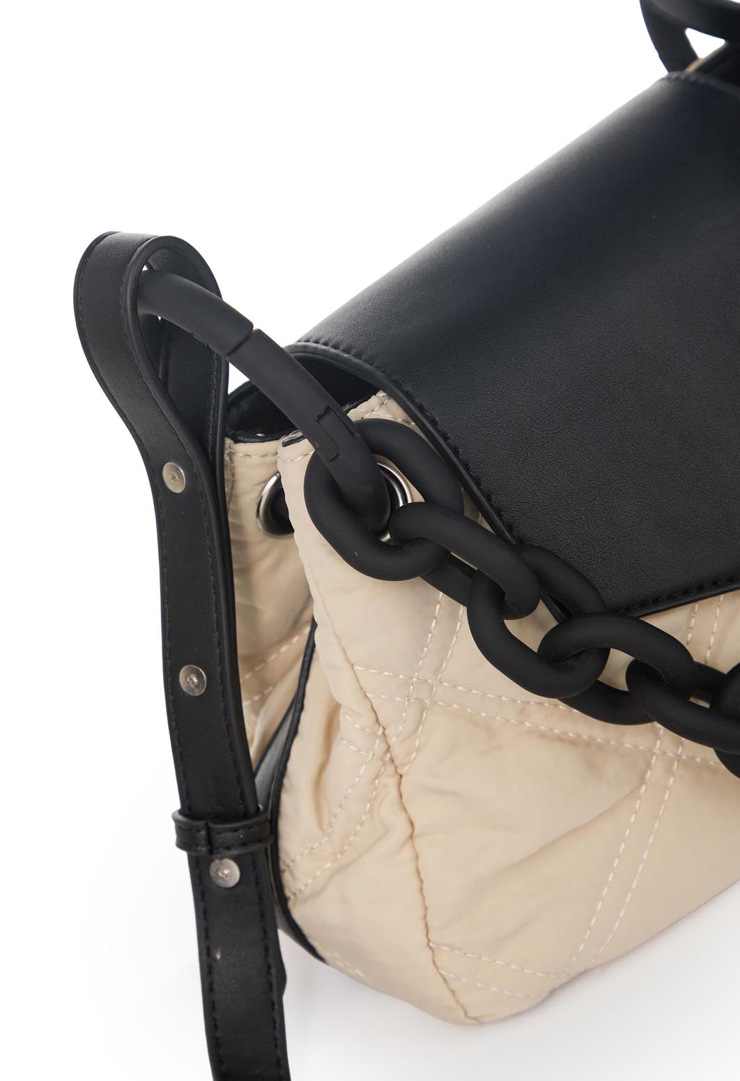 Bolso arena con cadena ancha mate para jóvenes