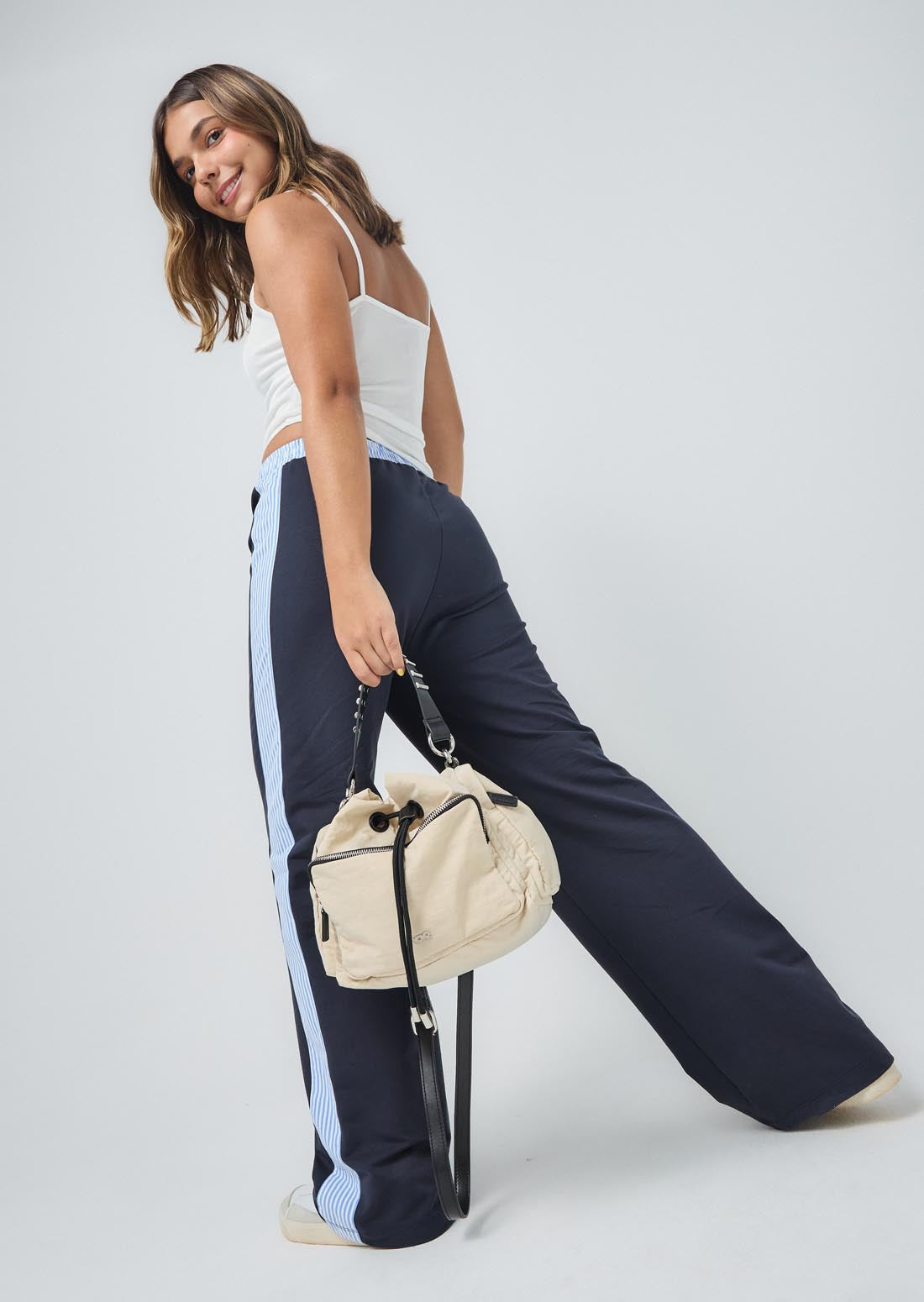 Bolso arena con bolsillo frontal