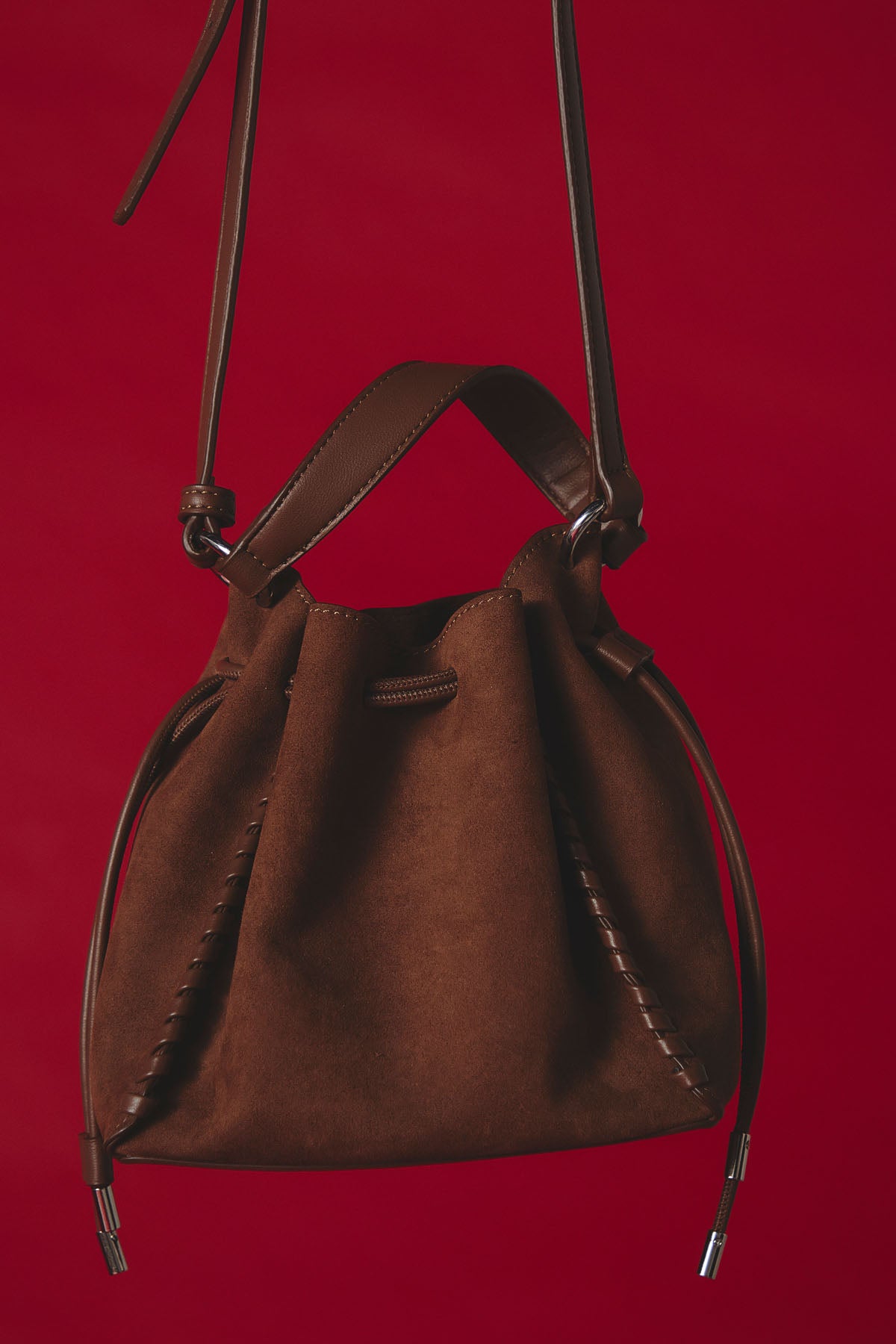 Bolso café claro con recogido para mujer