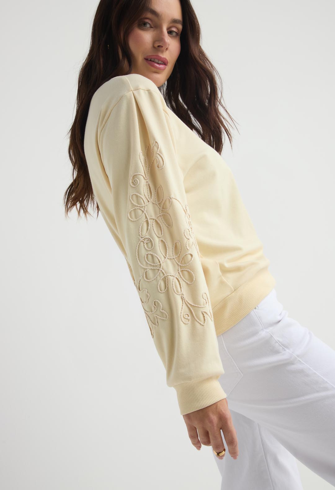 Buzo amarillo con detalle en mangas para mujer