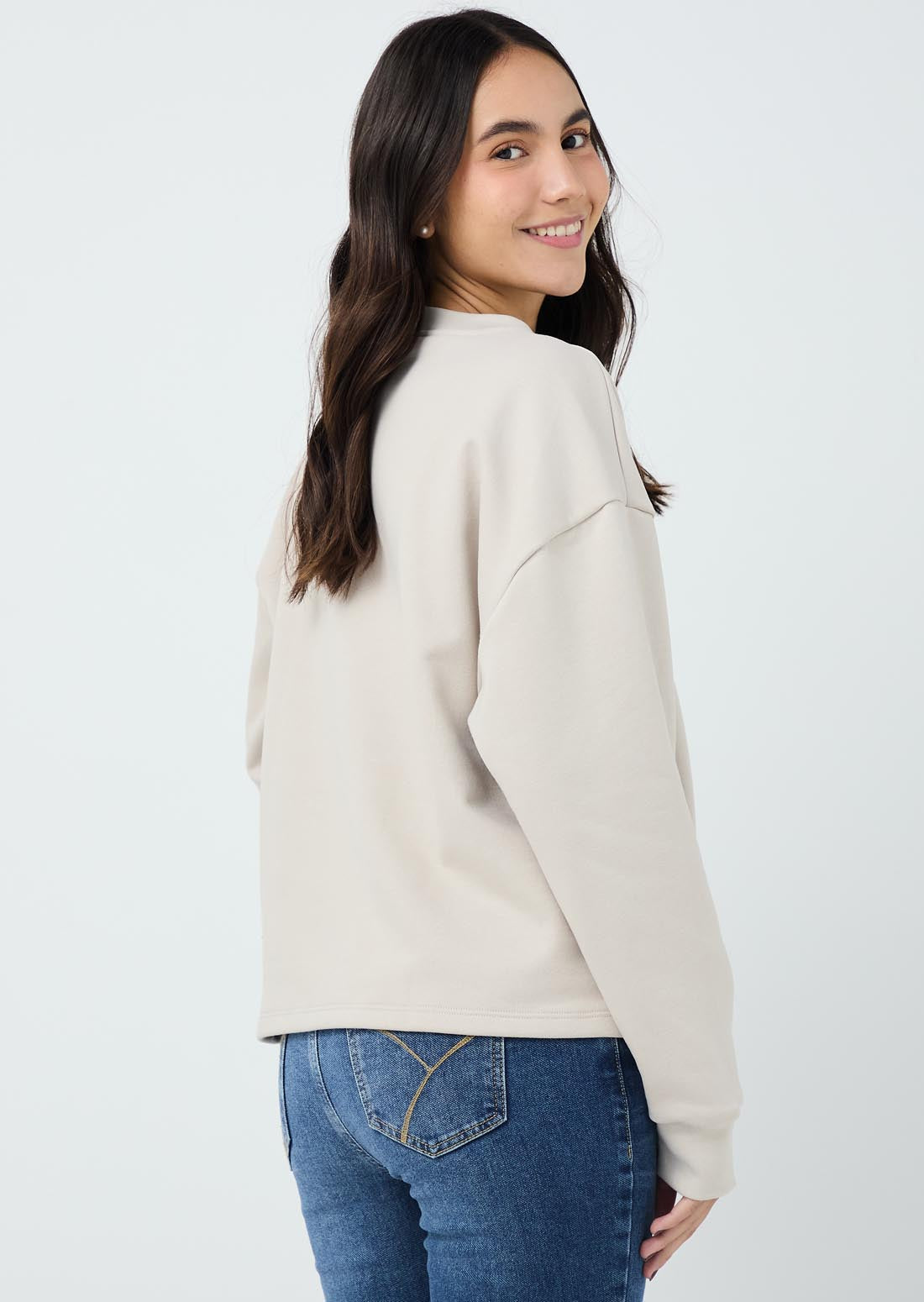 Buzo arena estampado en frente para jóvenes