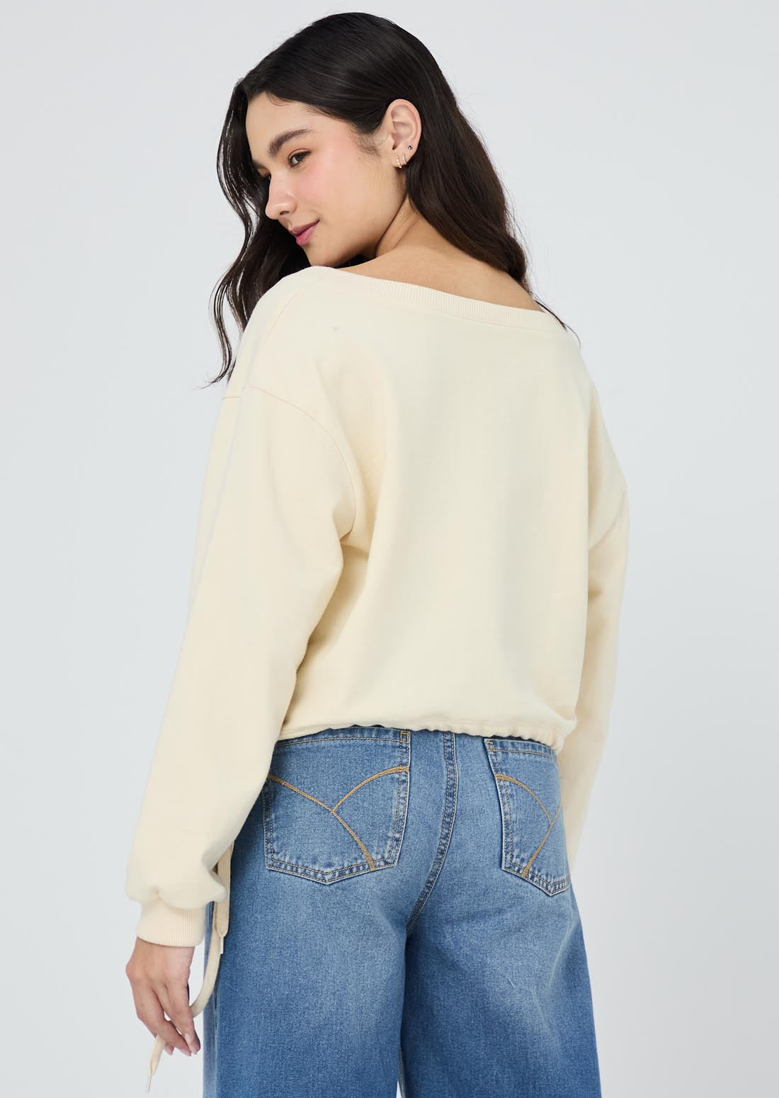 Buzo vainilla con amarre en costados para jóvenes