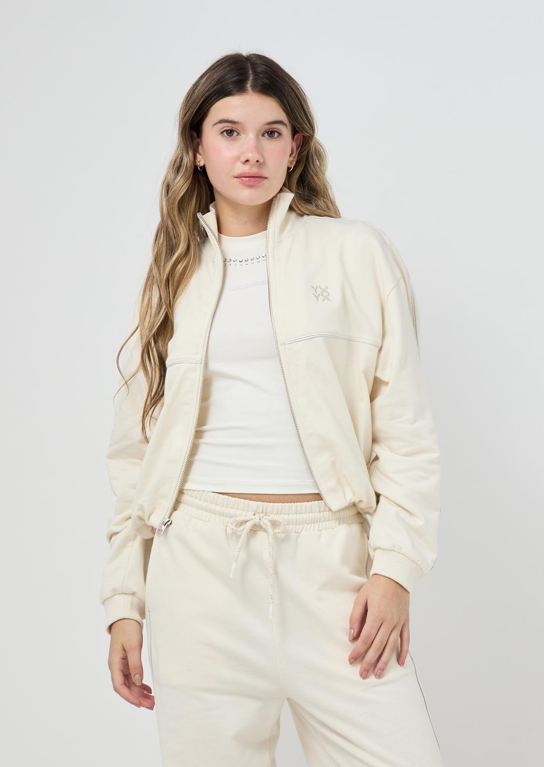 Buzo beige con cierre para jóvenes