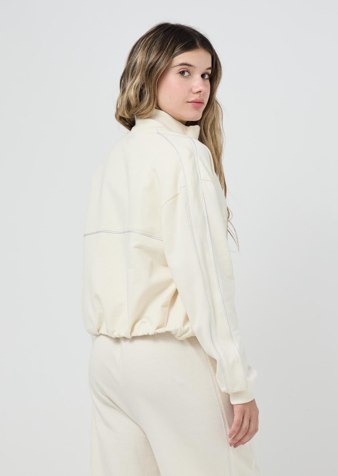 Buzo beige con cierre para jóvenes