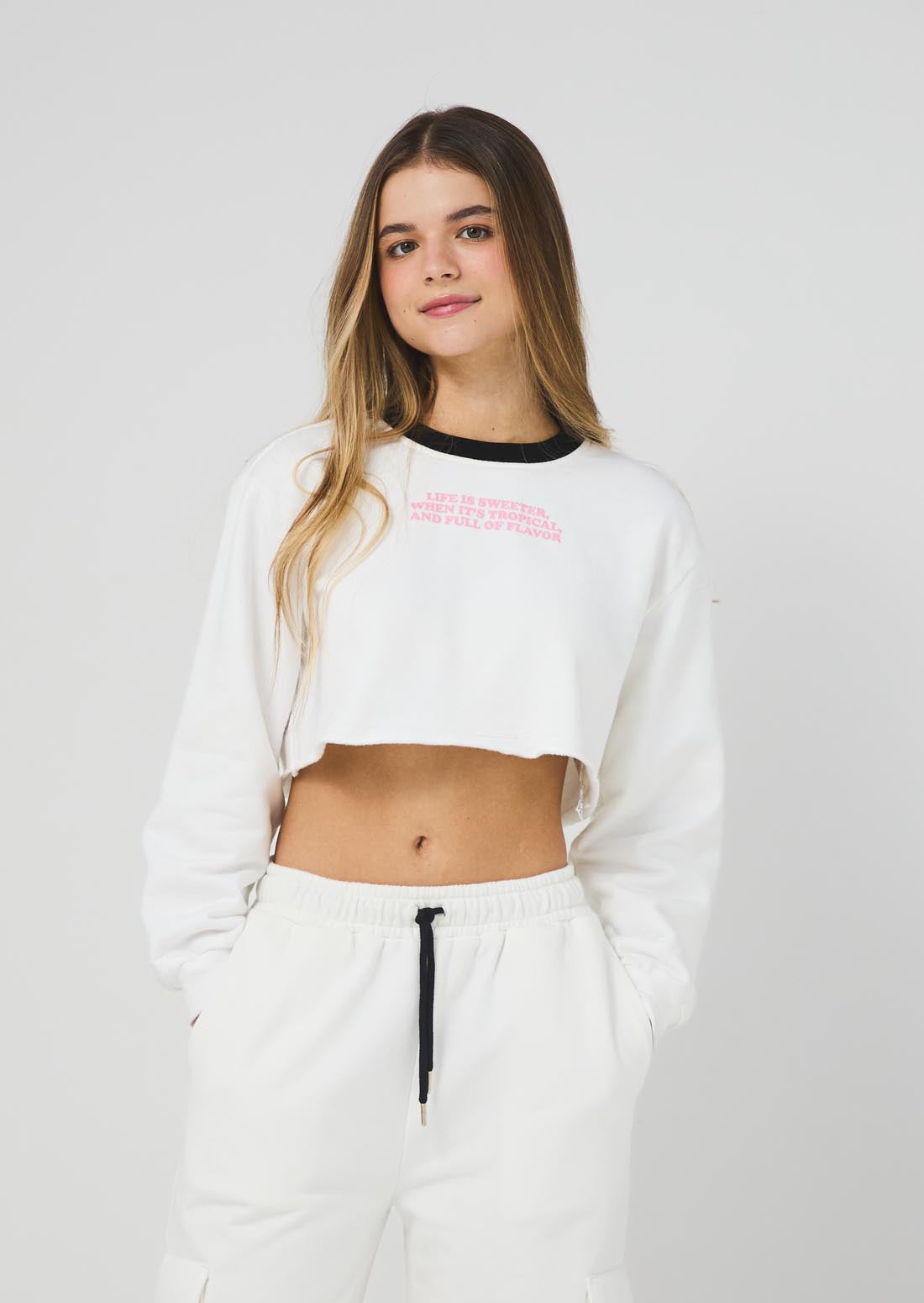 Buzo marfil estampado en frente para jóvenes