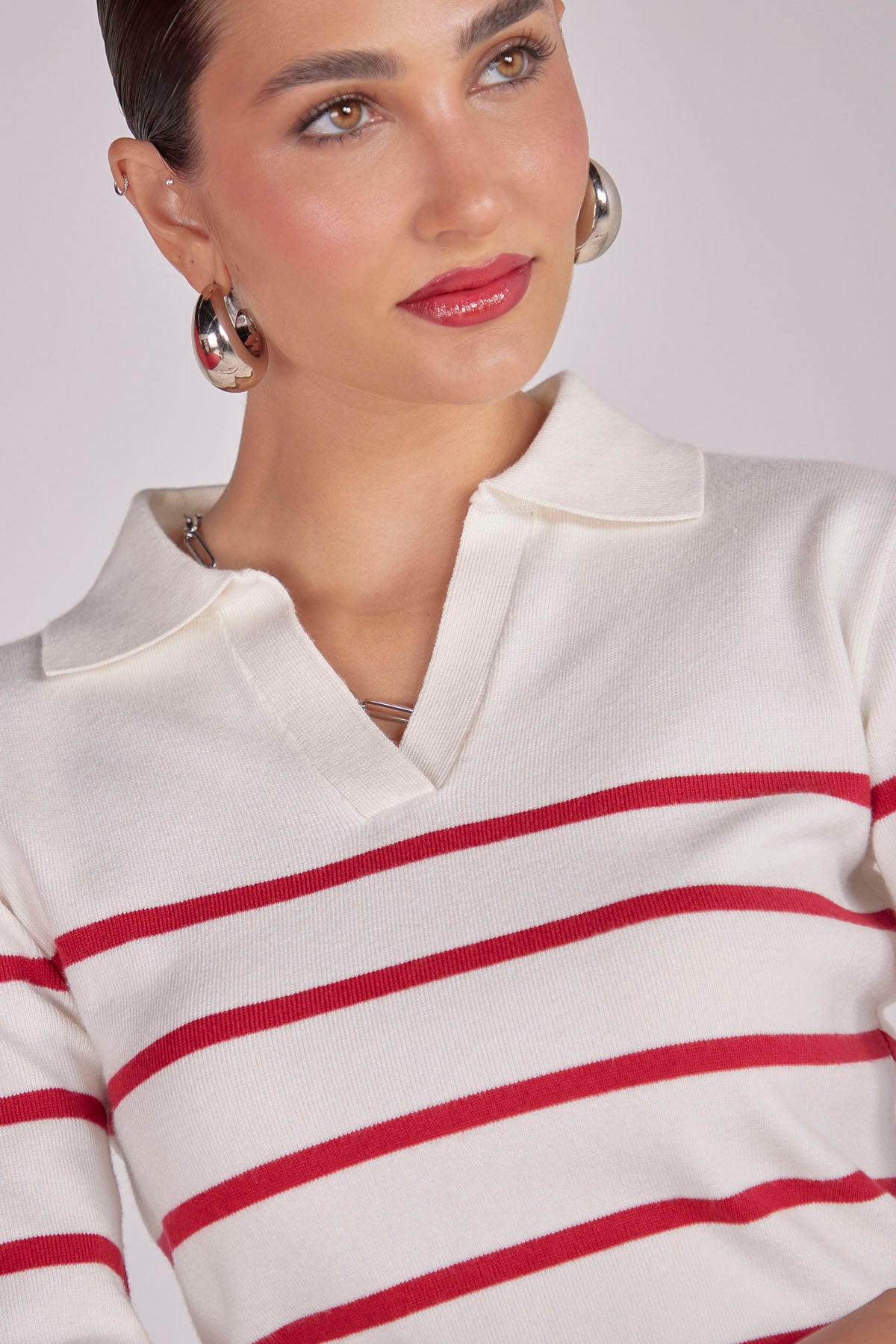 Buzo marfil con rayas horizontales para mujer