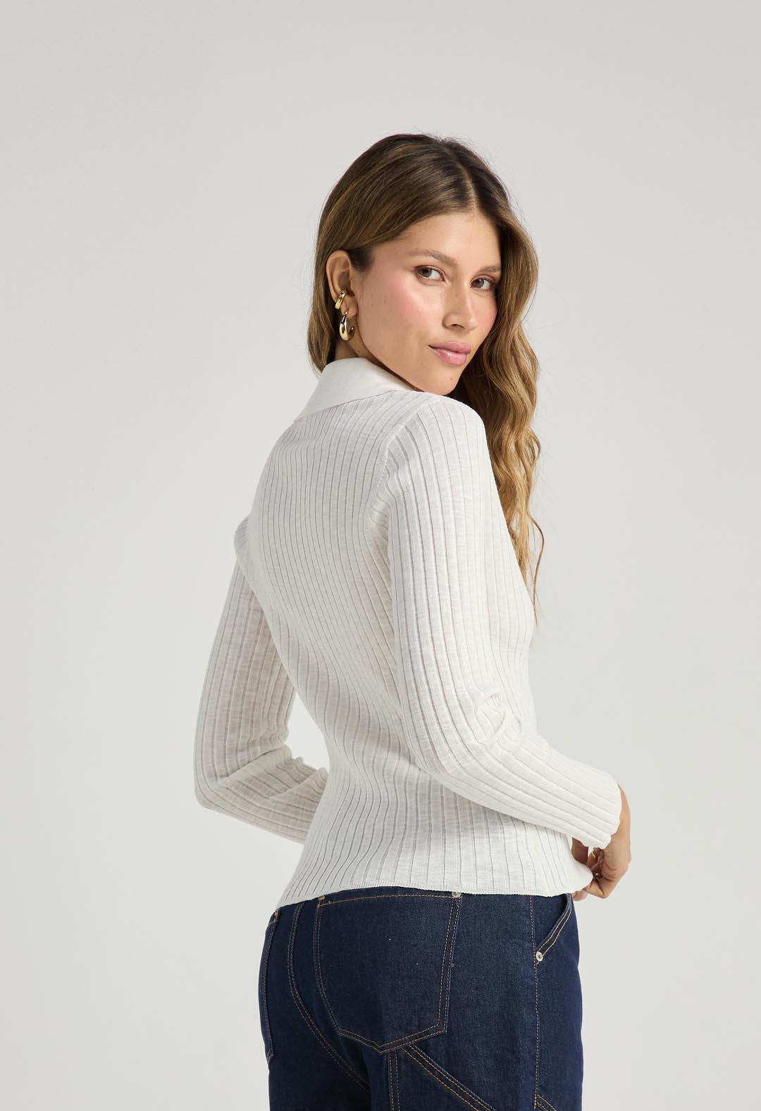 Camiseta marfil con cuello para mujer