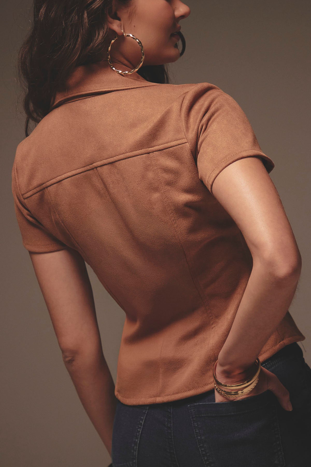 Camisa color ladrillo con corte en frente para mujer